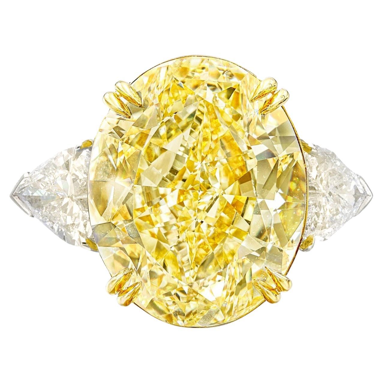 EXCEPTIONAL GIA Certified 5 Carat Flawless Fancy Yellow Diamond Ring For Sale