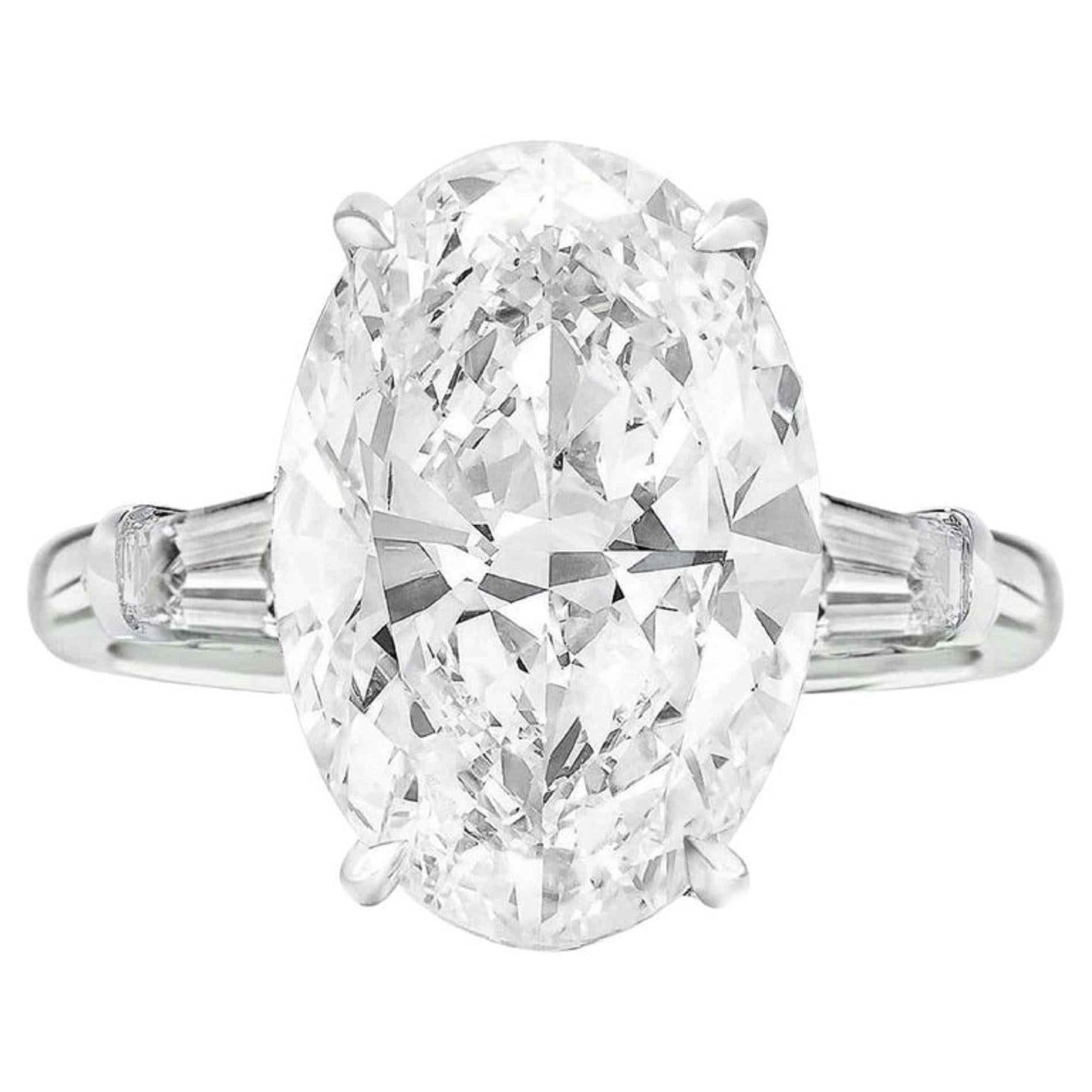 Moderne Exceptionnelle bague avec diamant ovale de 5 carats certifié GIA en vente