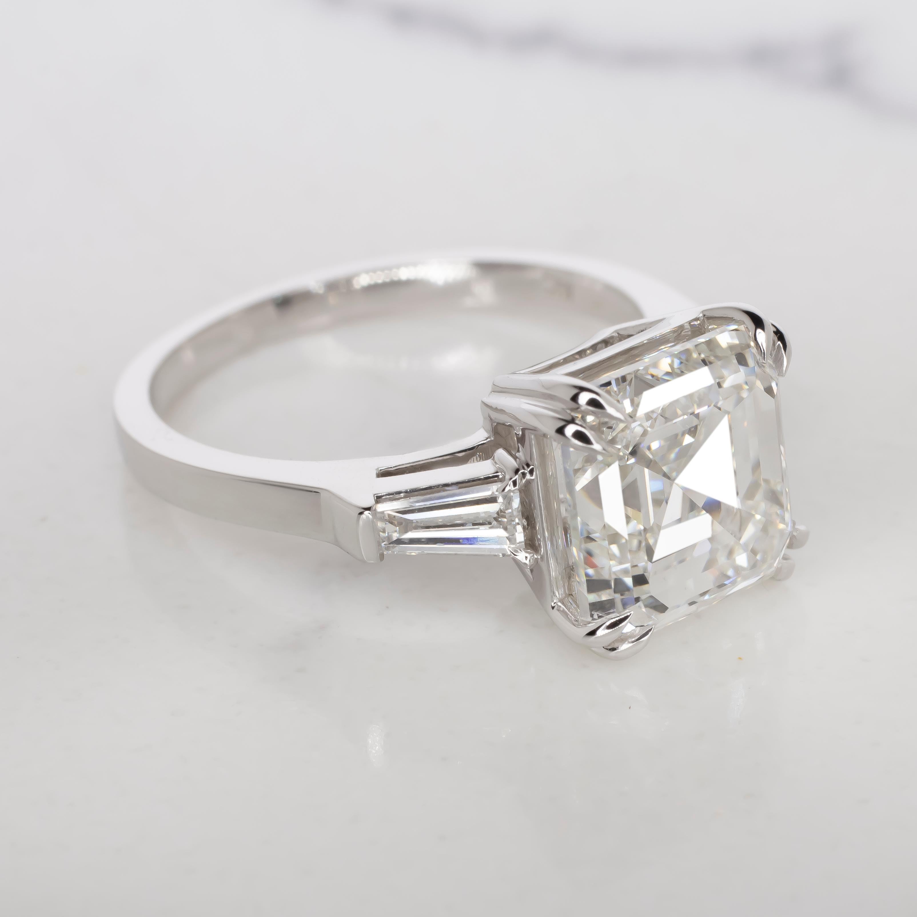 EXCEPTIONAL GIA Certified 5 Carat VS2 Asscher Cut Diamond Ring In New Condition For Sale In Chicago, IL