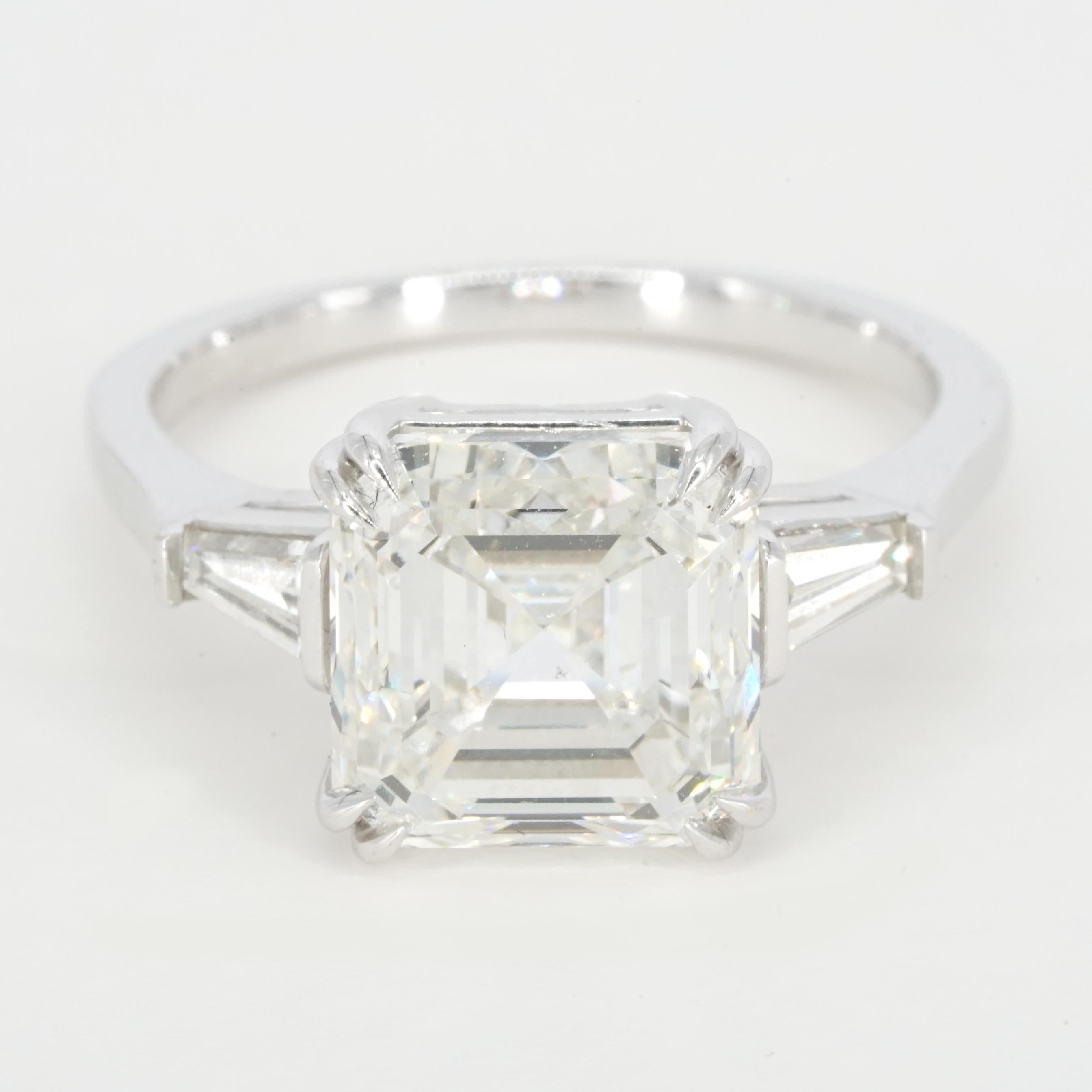 EXCEPTIONAL GIA Certified 5 Carat VS2 Asscher Cut Diamond Ring For Sale 3