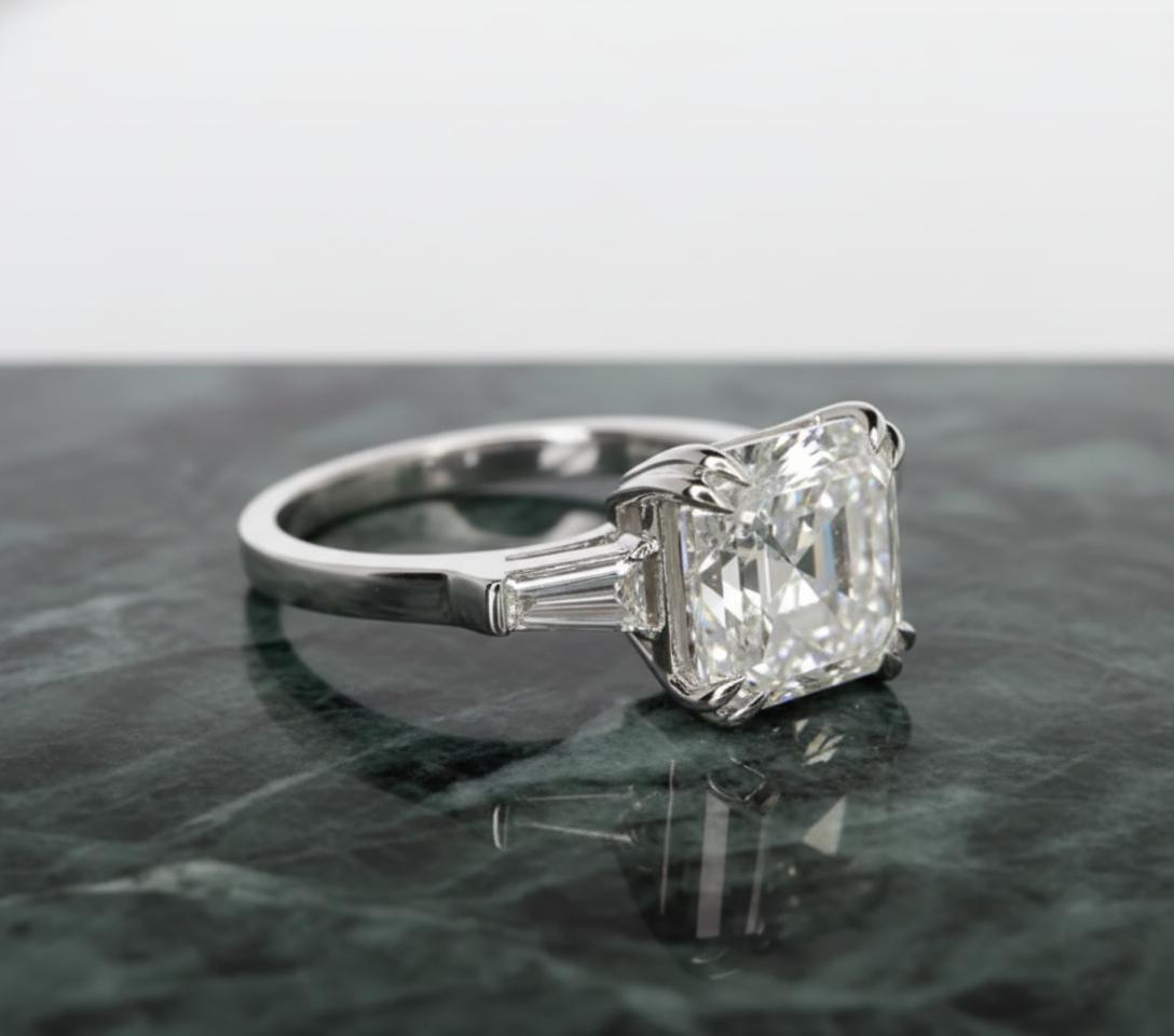 Contemporaneo ECCEZIONALE anello con diamante taglio Asscher certificato GIA da 5 carati VS2 in vendita