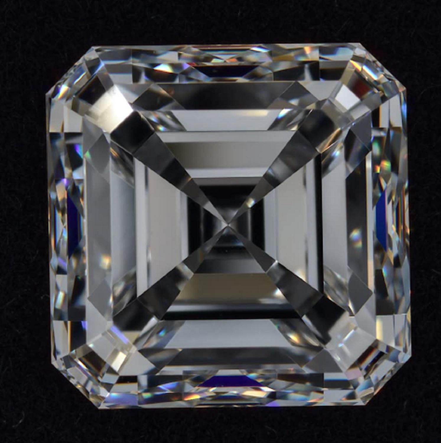 Taille carrée Bague avec diamant taille émeraude carrée de 5,06 carats certifié GIA, couleur E, pureté VVS2 en vente