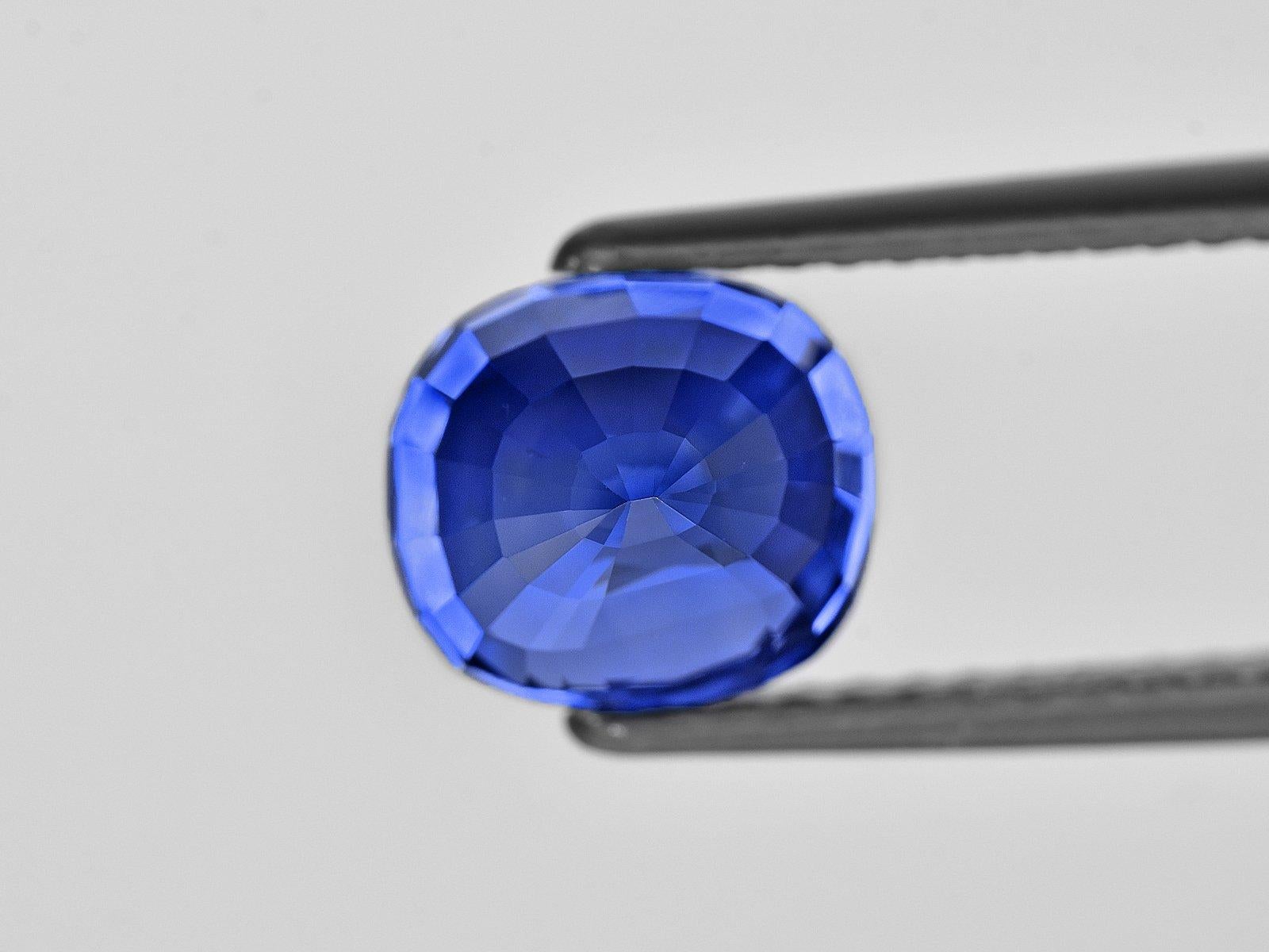 Exceptionnelle bague avec saphir bleu du Cachemire certifié GIA de 5,90 carats et diamants en vente 1