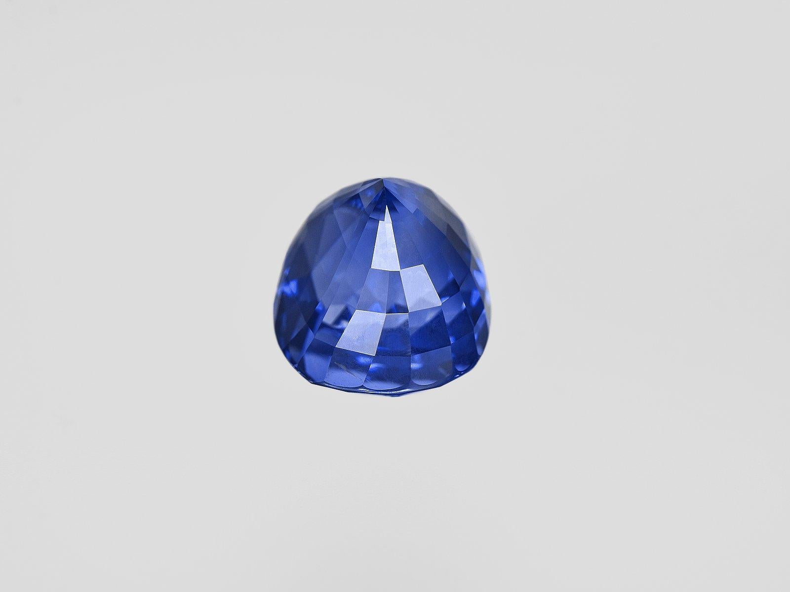 Exceptionnelle bague avec saphir bleu du Cachemire certifié GIA de 5,90 carats et diamants en vente 2
