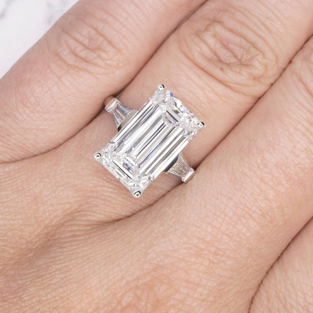 Exceptionnelle bague en diamant taille émeraude de type 2A sans défaut de 6 carats certifié GIA Neuf - En vente à Rome, IT