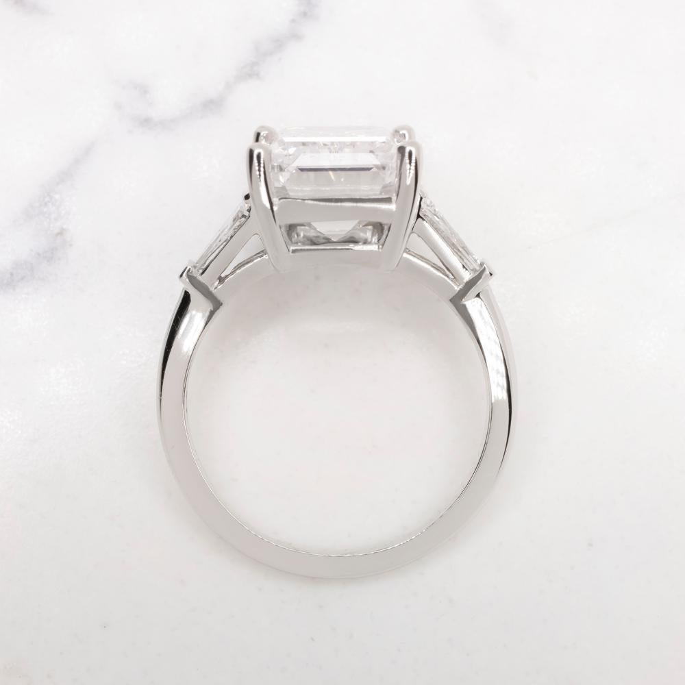 Exceptionnelle bague en diamant taille émeraude de type 2A sans défaut de 6 carats certifié GIA Pour femmes en vente