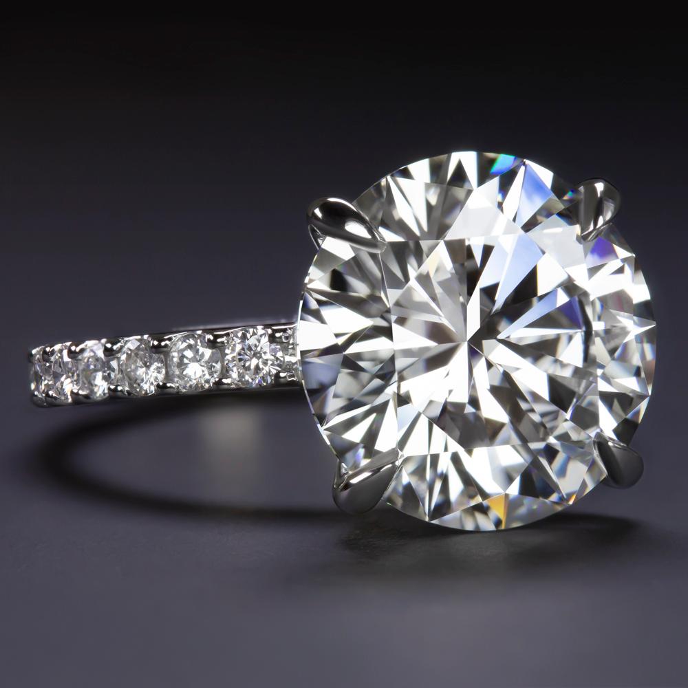 Exceptionnelle bague à diamants certifiée GIA de 5 carats, taille ronde et brillante Neuf - En vente à Rome, IT