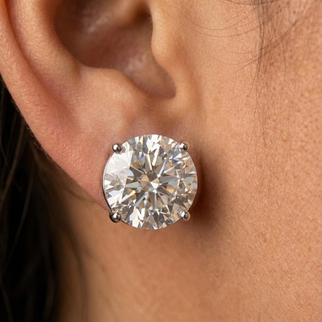 Round Cut Exceptional GIA Certified 6 Carat Round Brilliant Diamond Set in Platinum For Sale