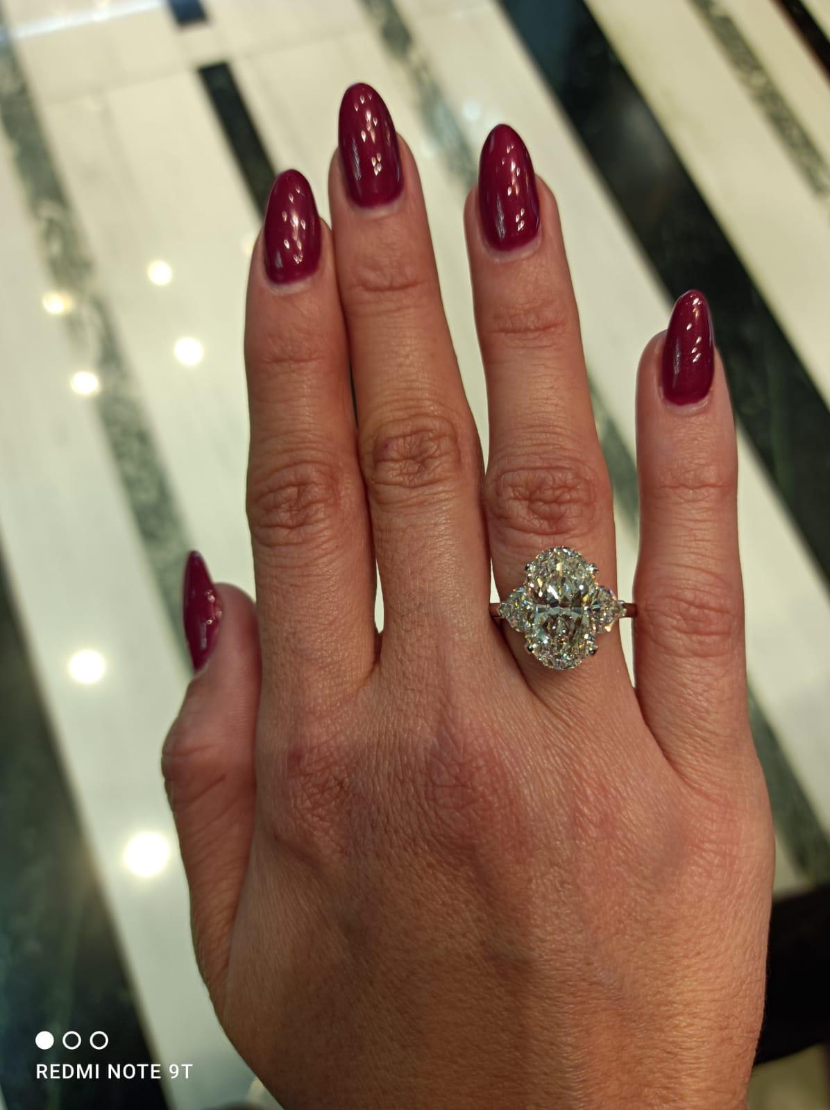 EXCEPTIONAL GIA Certified 7 Carat Oval Diamond Platinum Ring For Sale 1