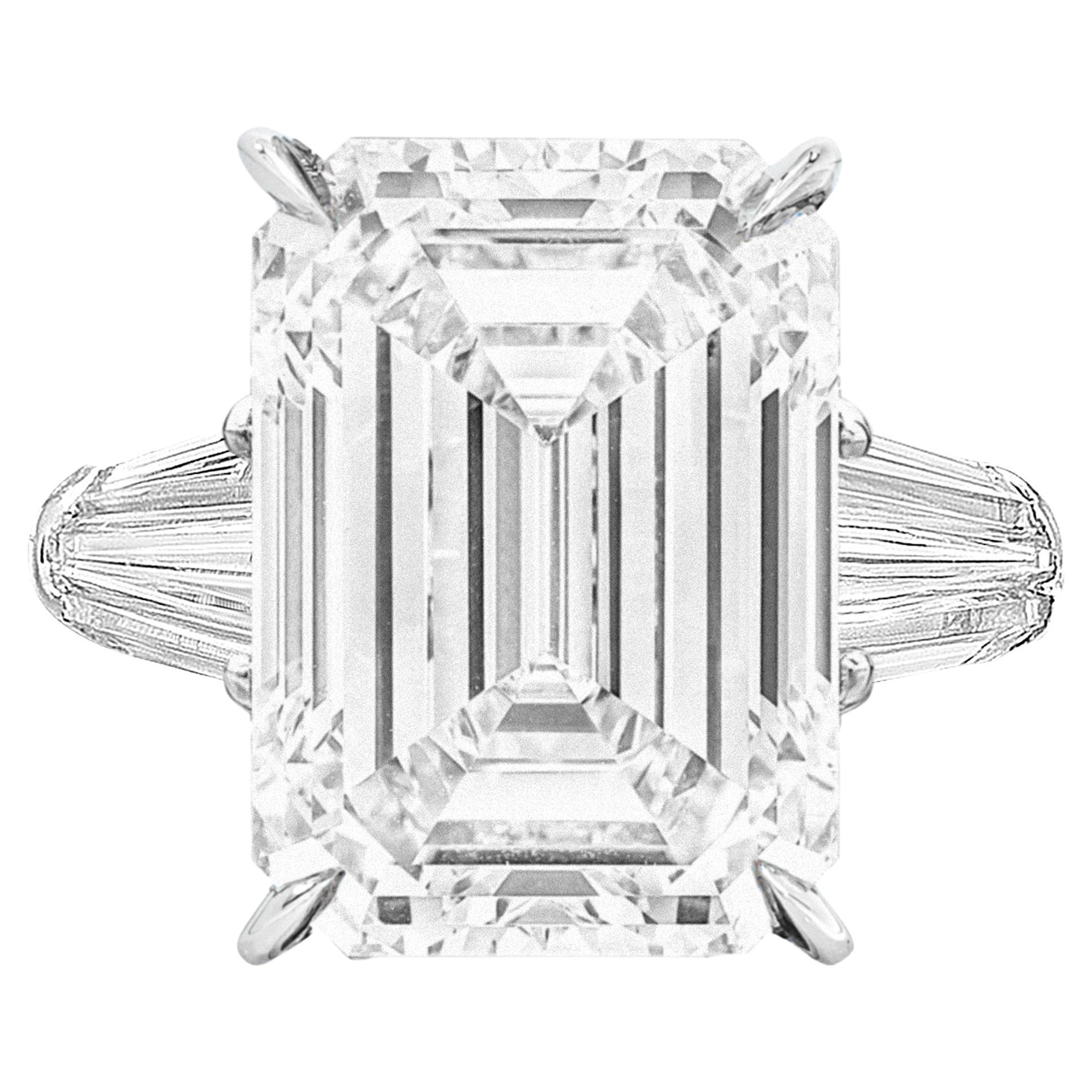 Außergewöhnlicher GIA-zertifizierter 8 Karat makelloser Diamantring mit Smaragdschliff im Angebot