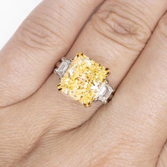 EXCEPTIONAL GIA Certified 8 Carat VVS2 Fancy Yellow Diamond Ring