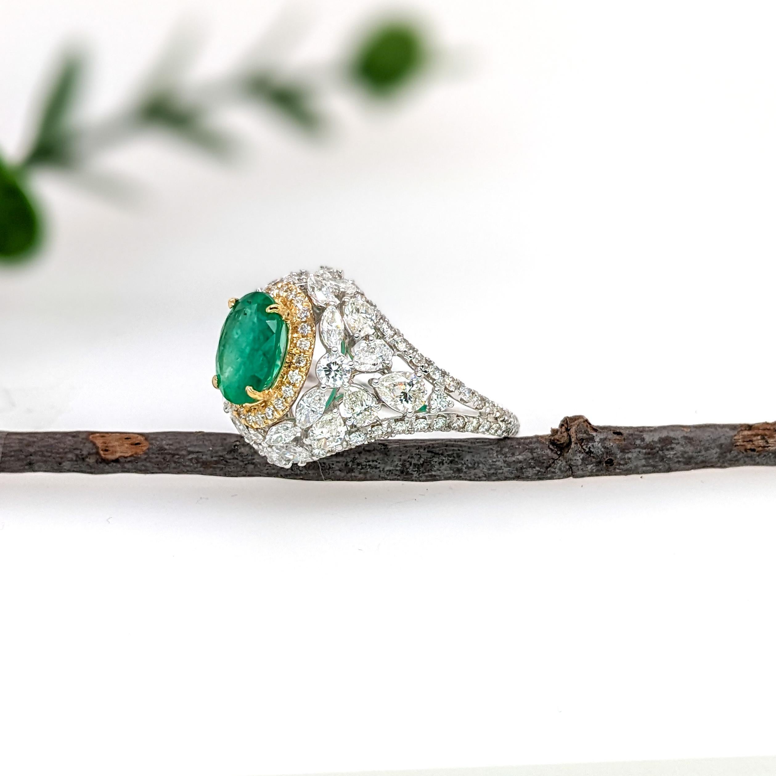Exceptional GIA Certified Emerald in a Bespoke Heirloom Setting In New Condition For Sale In Columbus, OH