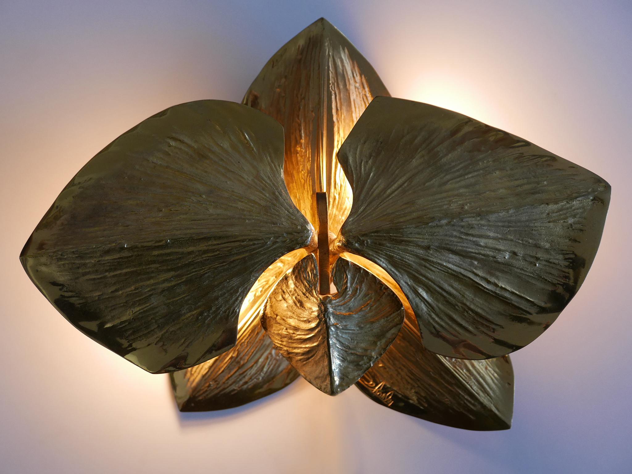 Extremely rare and elegant sconce 'Orchid'. Designed by Chrystiane Charles. Handmade by Maison Charles et Fils, Paris, 1980s. Signed & numbered: Charles. 004. Made in France.

Executed in gilt bronze, the sconce needs 2 x E14 / E12 Edison screw