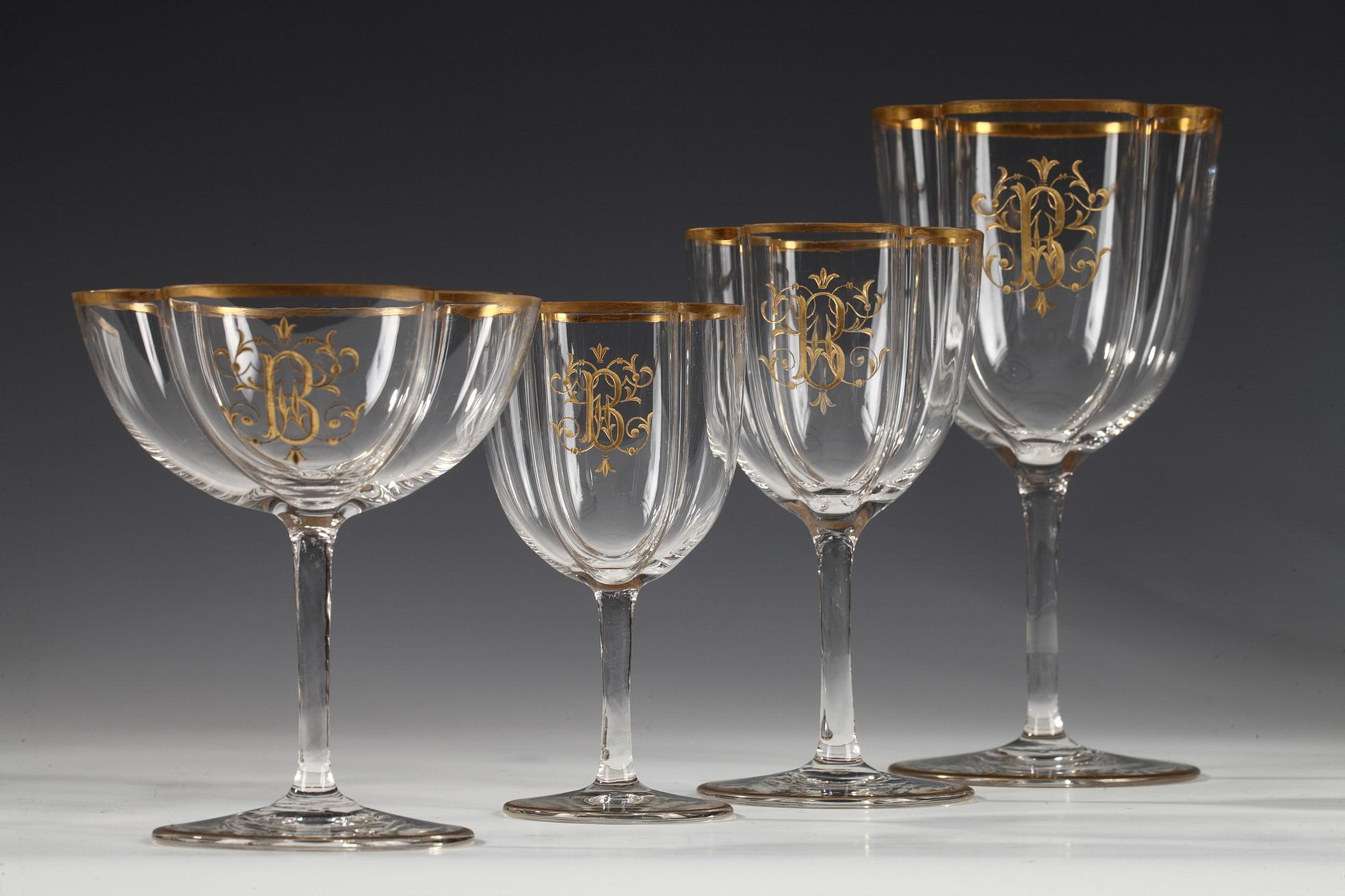 Exceptional Glasses Set Attributed to Baccarat In Good Condition In PARIS, FR