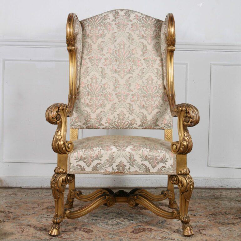 Außergewöhnliche vergoldete, stilisierte Louis XV.-Sessel in Guilded (Vergoldet) im Angebot