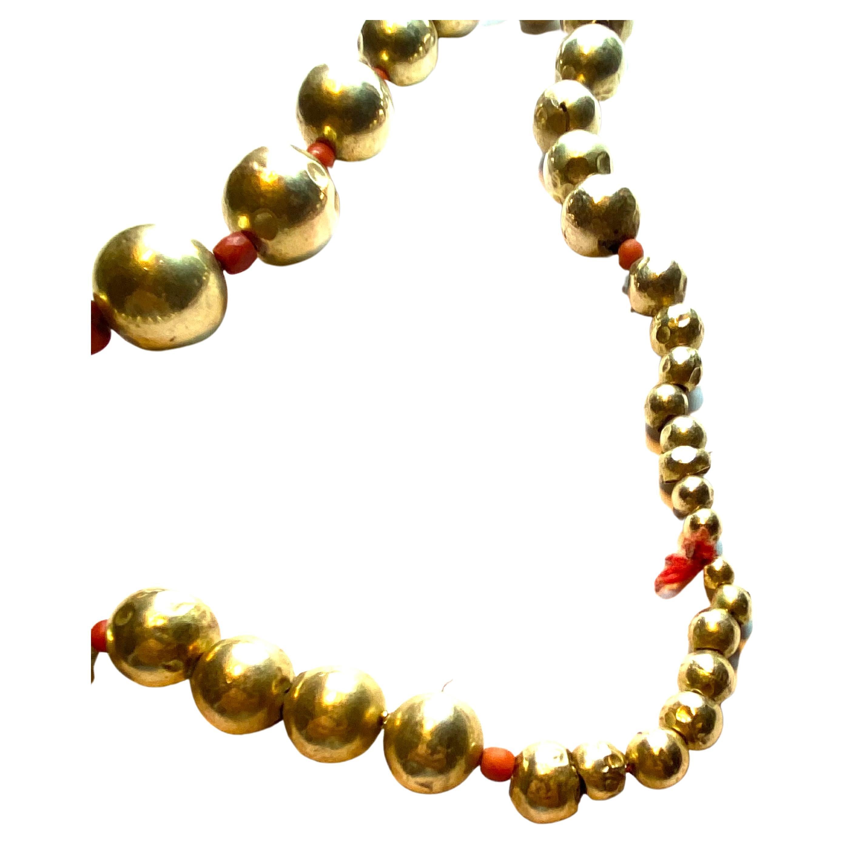 Very rare necklace with gold spheres, called 