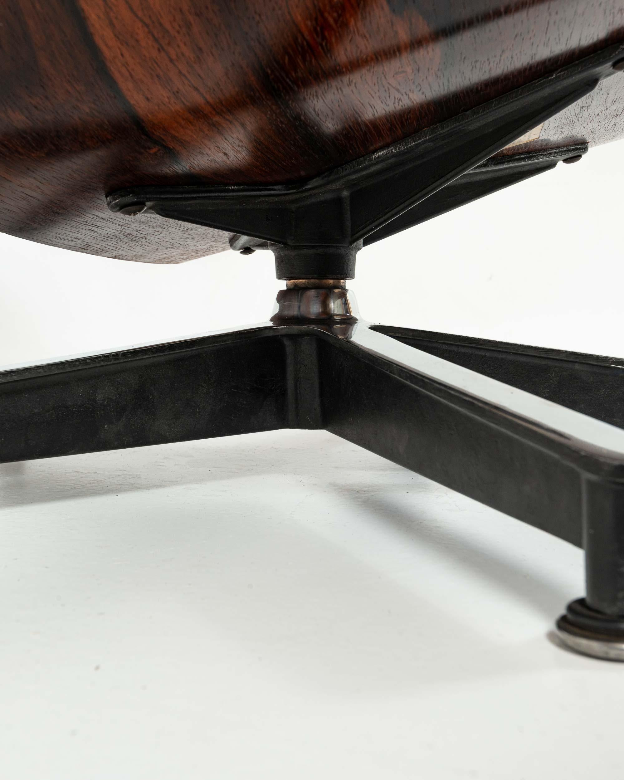 Silla Eames Lounge y Otomana de Primera Generación 1956-1959 Excepcional Grano Restaurado en venta 5