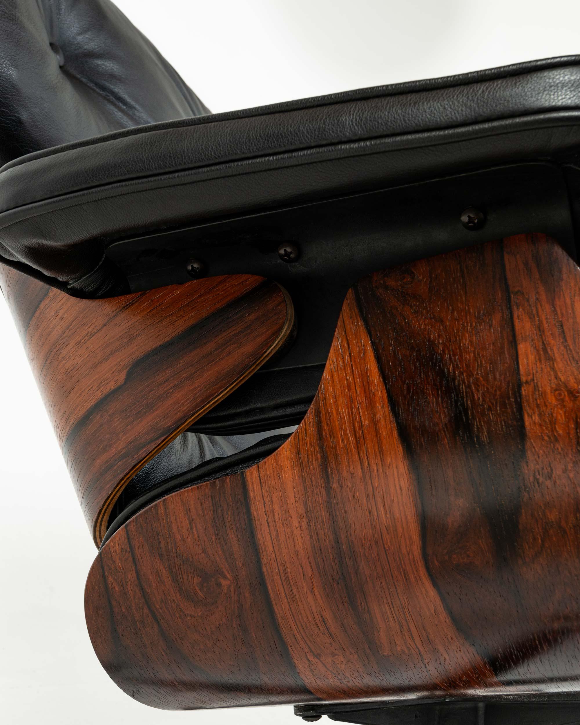 Silla Eames Lounge y Otomana de Primera Generación 1956-1959 Excepcional Grano Restaurado Cuero en venta