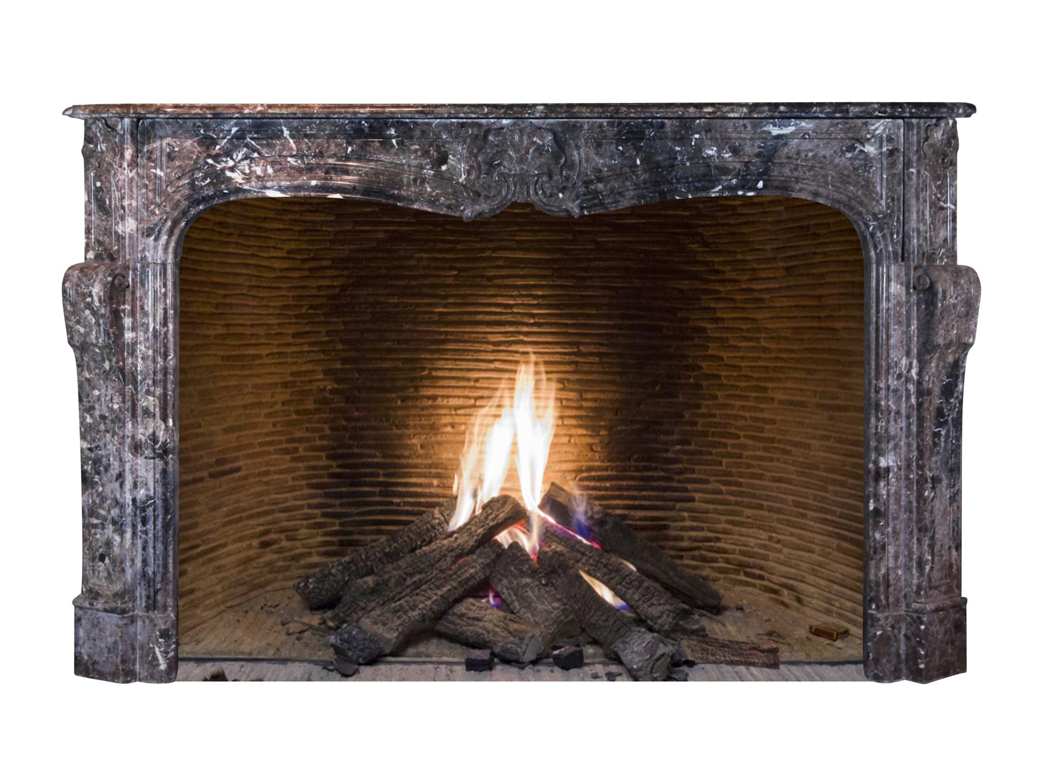 Excepcional Entorno De Chimenea De Mármol Para Una Decoración Interior De Lujo en venta 9
