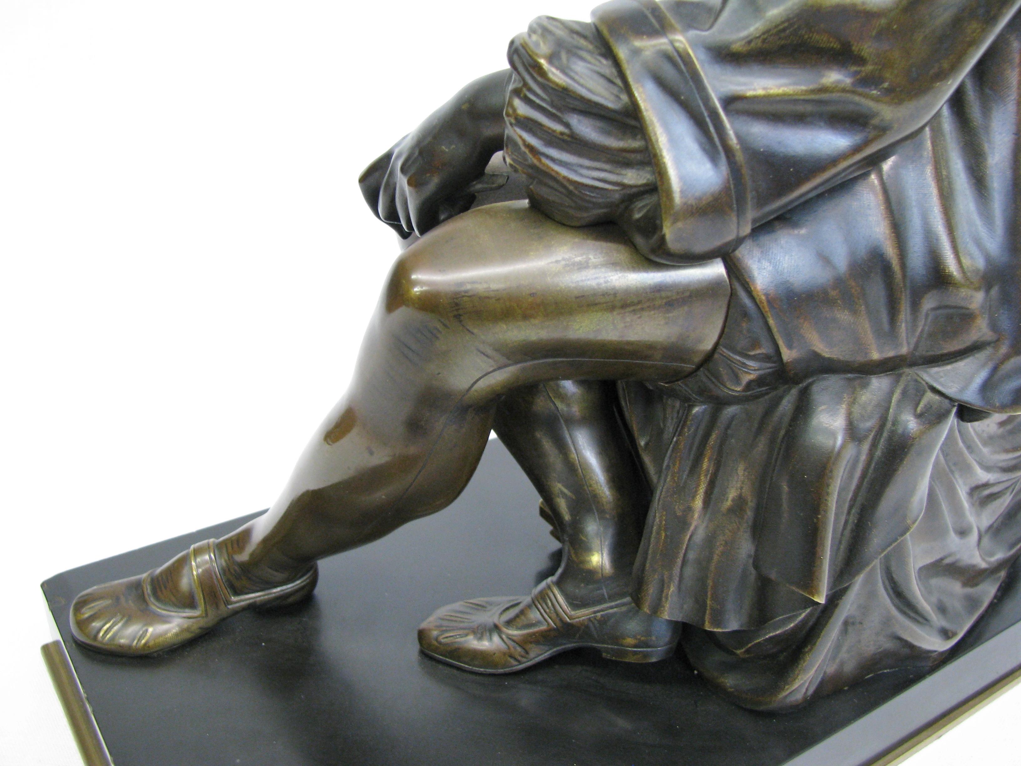 Exceptional Grand Tour Bronze Figure of a Seated Renaissance Sculptor In Good Condition For Sale In Geneva, IL