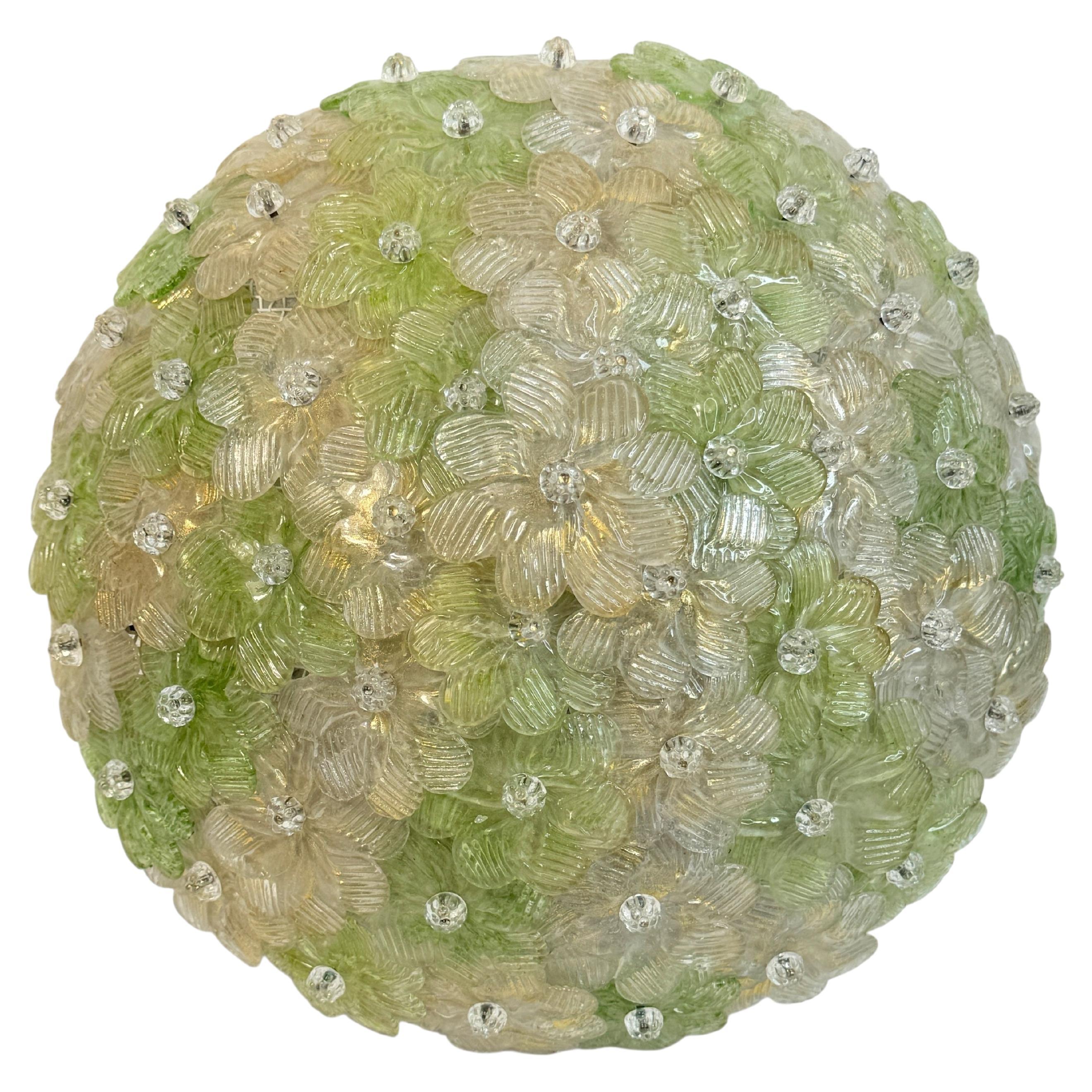 Exceptionnelle lampe affleurante à fleurs vertes et dorées Barovier 
Greene Greene, Italie, années 1960