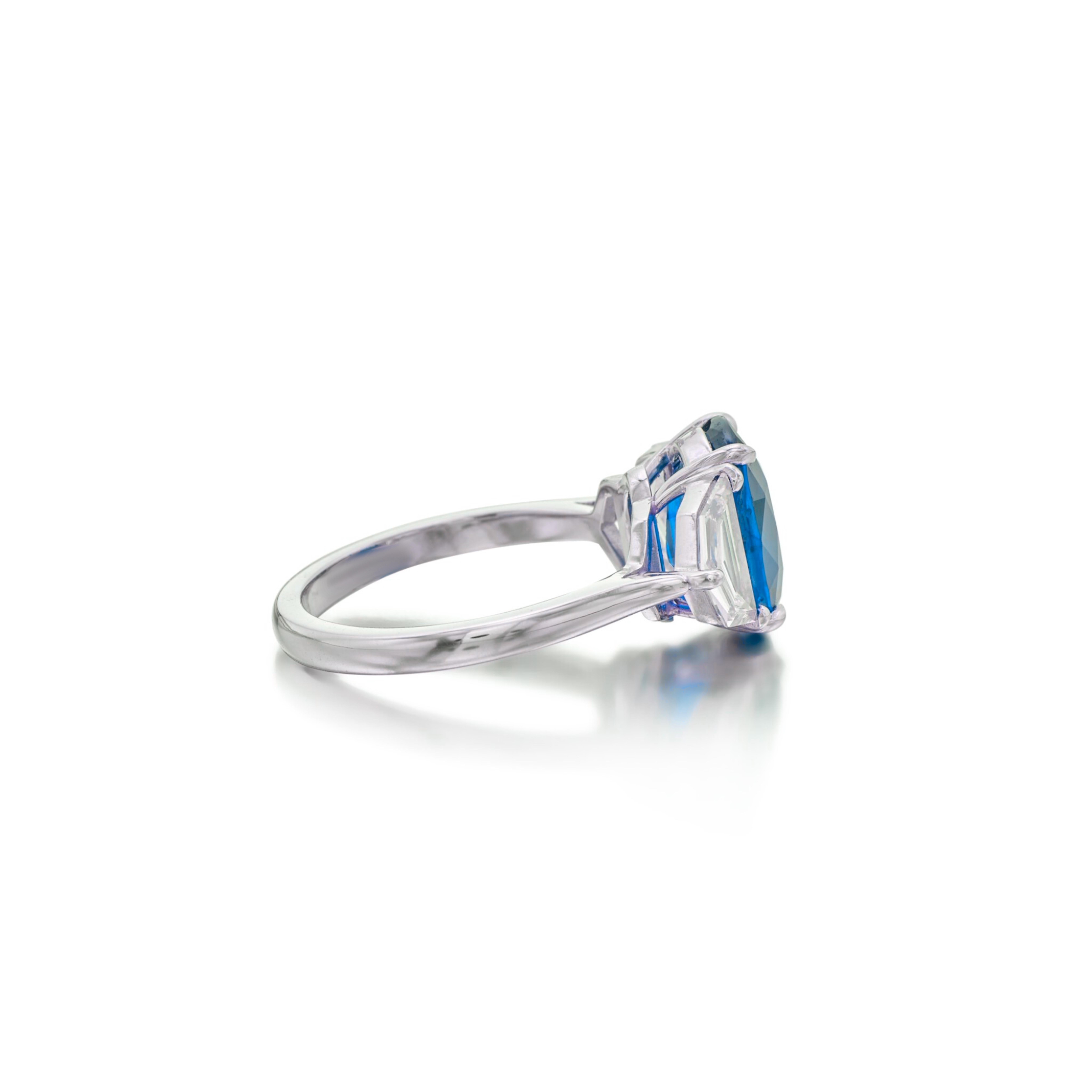 Modern EXCEPTIONAL GRS Certified 2 Carat VIVID ROYAL BLUE NO HEAT Sapphire Ring For Sale