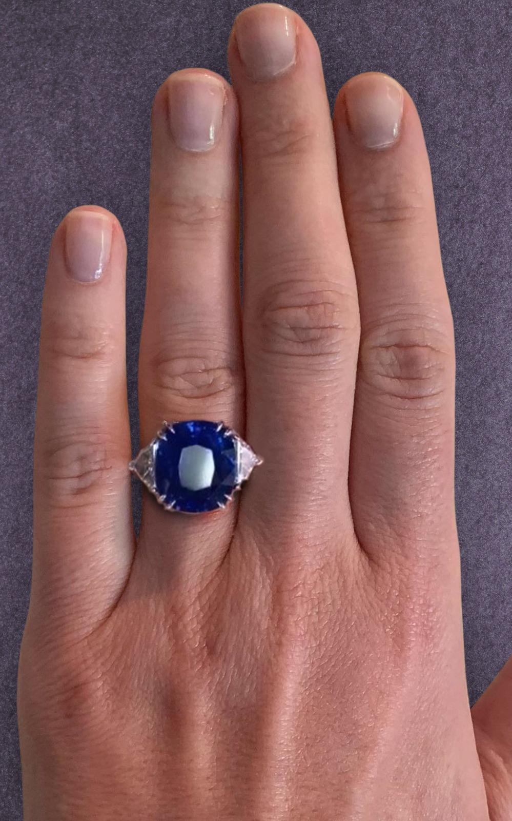 Moderne Exceptionnelle bague en saphir bleu de Birmanie certifié GRS de 9 carats et diamant d'origine en vente