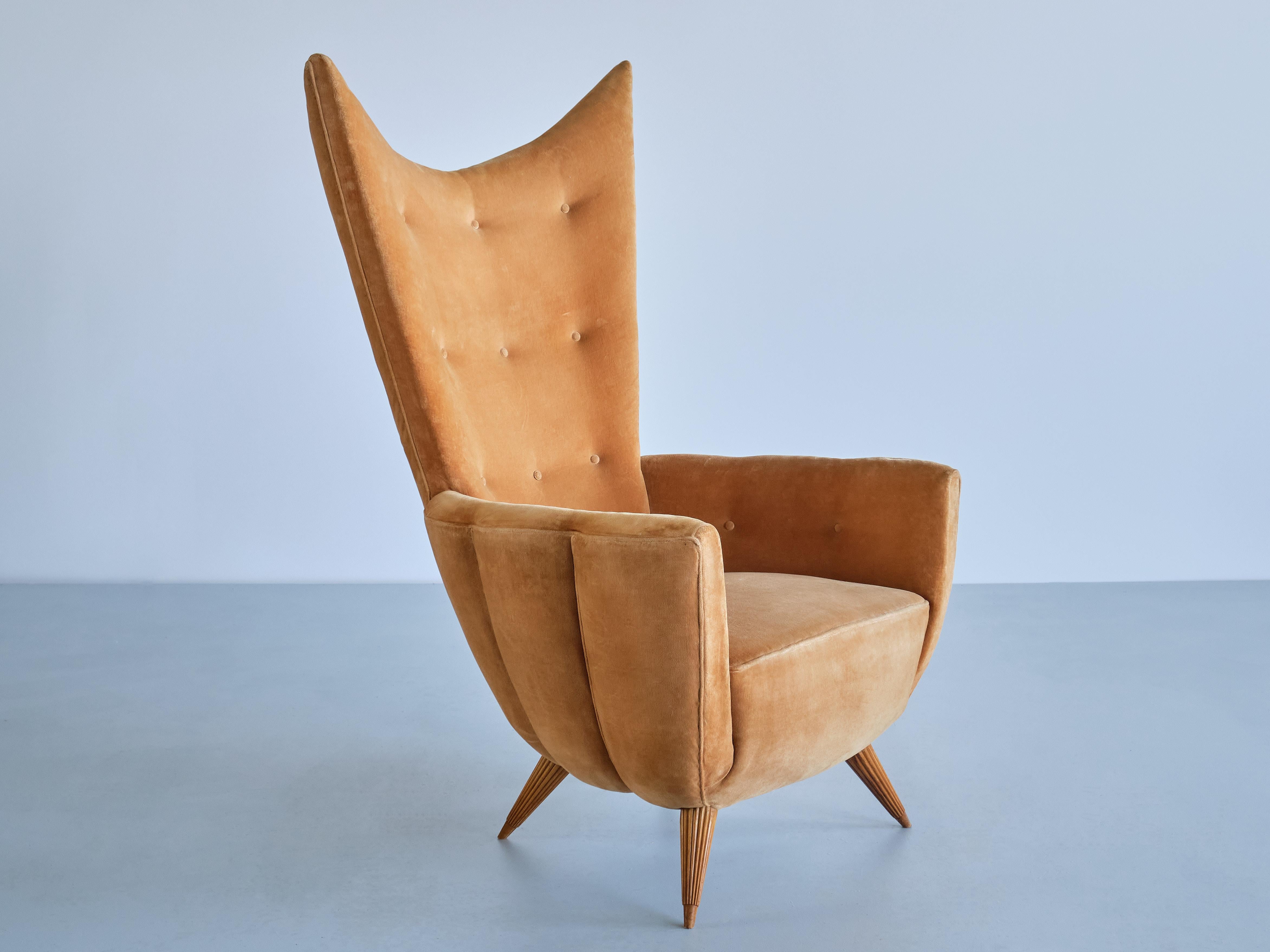 Italian Exceptional Guglielmo Ulrich Armchair in Velvet and Fluted Walnut, Italy, 1940s For Sale