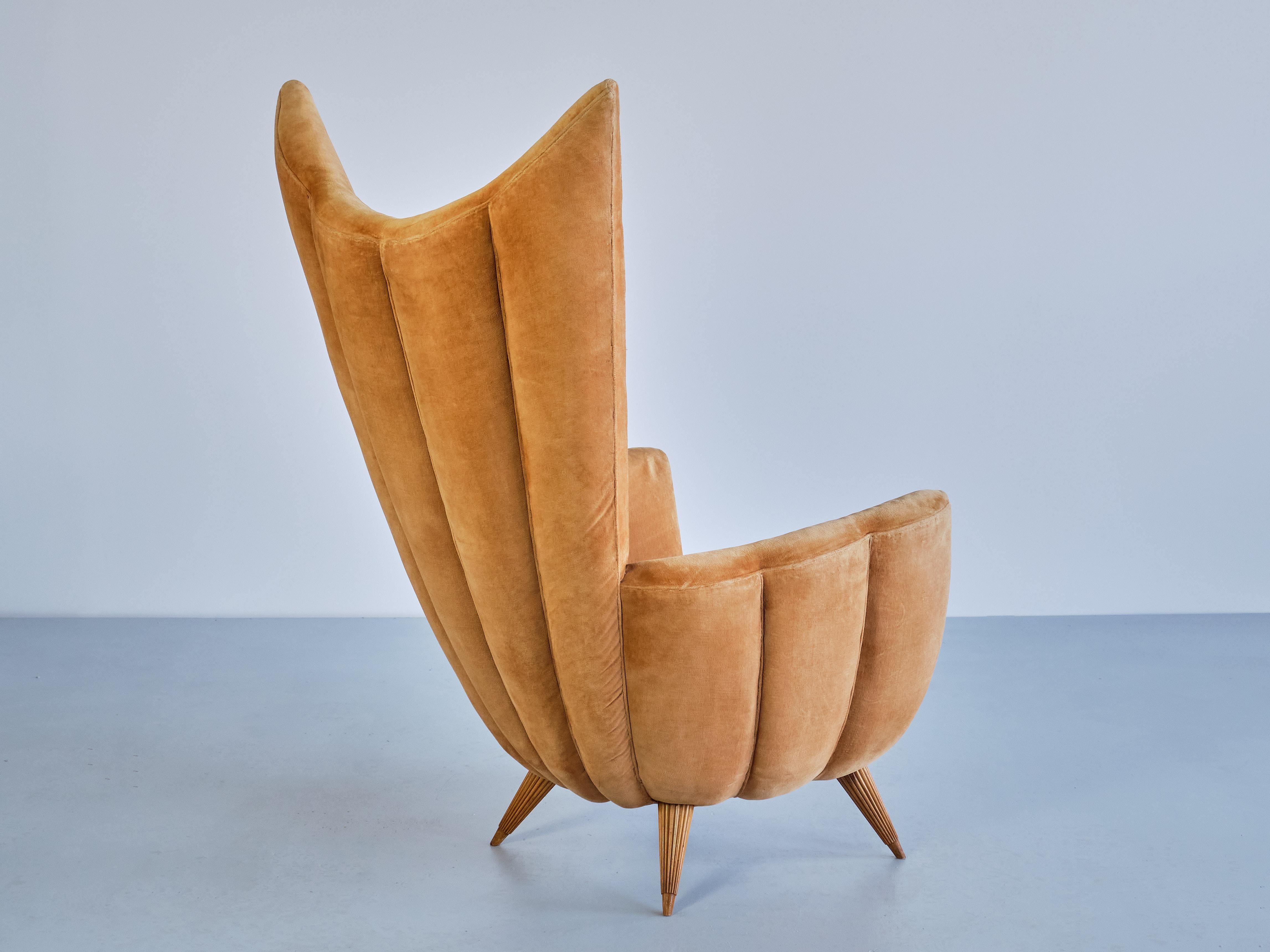 Exceptional Guglielmo Ulrich Armchair in Velvet and Fluted Walnut, Italy, 1940s For Sale 1