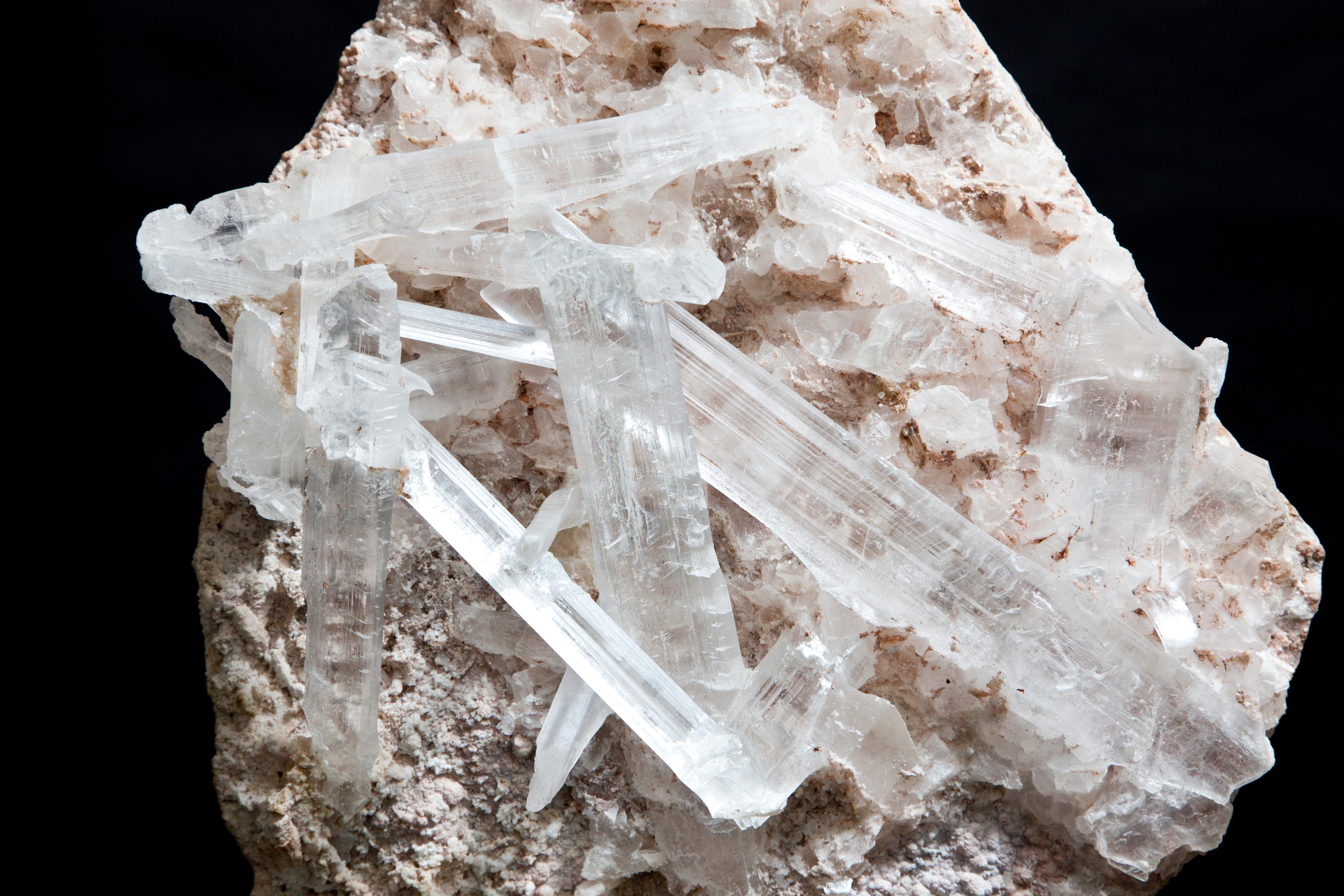 Exceptional Gypsum ‘Blade’ Mineral Cluster from China. A very rare Gypsum specimen with a superb 'three-dimensional' gypsum blade cluster on the front of the piece.

About

Since 1986 Dale has been sourcing the most unique fossils and minerals from