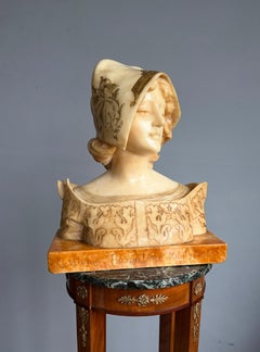 Excepcional busto de alabastro tallado a mano, traje florentino, siglo XIII