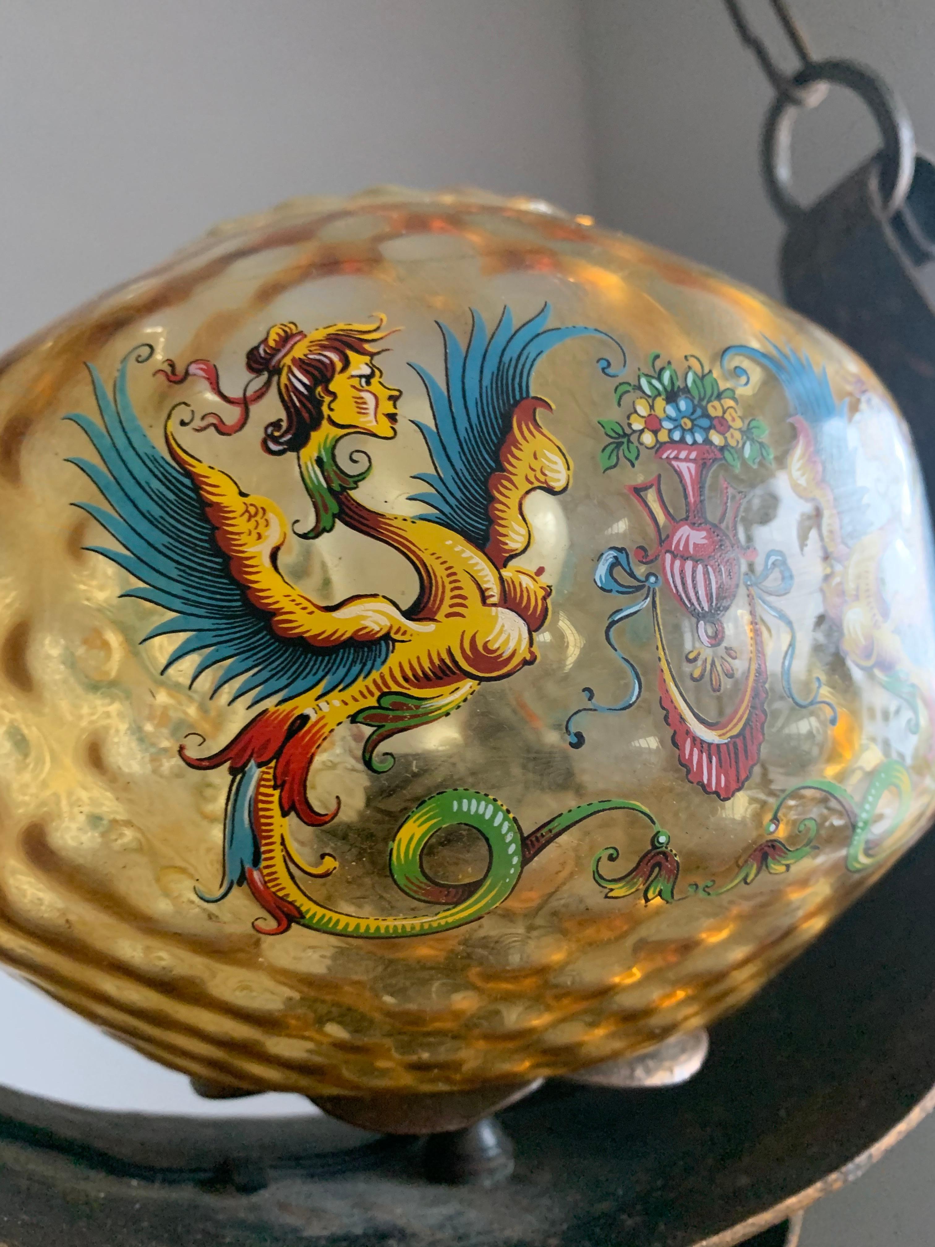 Fer forgé Exceptionnelle lampe à suspension italienne peinte à la main avec motifs mythologiques vers 1900 en vente