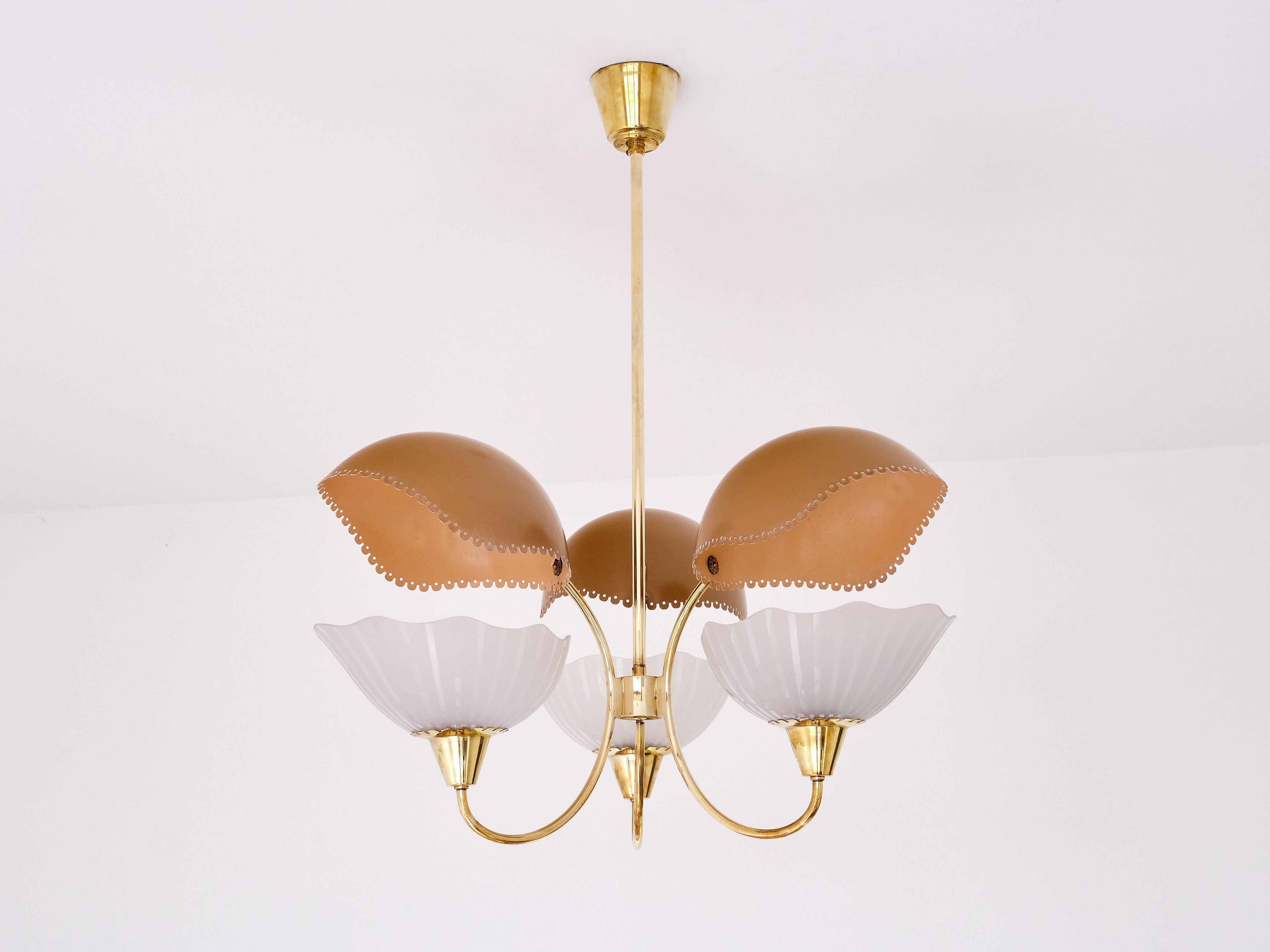 This exceptional chandelier was designed by Harald Notini and produced by Arvid Böhlmarks Lampvarufabrik in Sweden in the 1940s.

The striking design consists of three striped and etched glass shades with a slightly undulating, scalloped rim. The