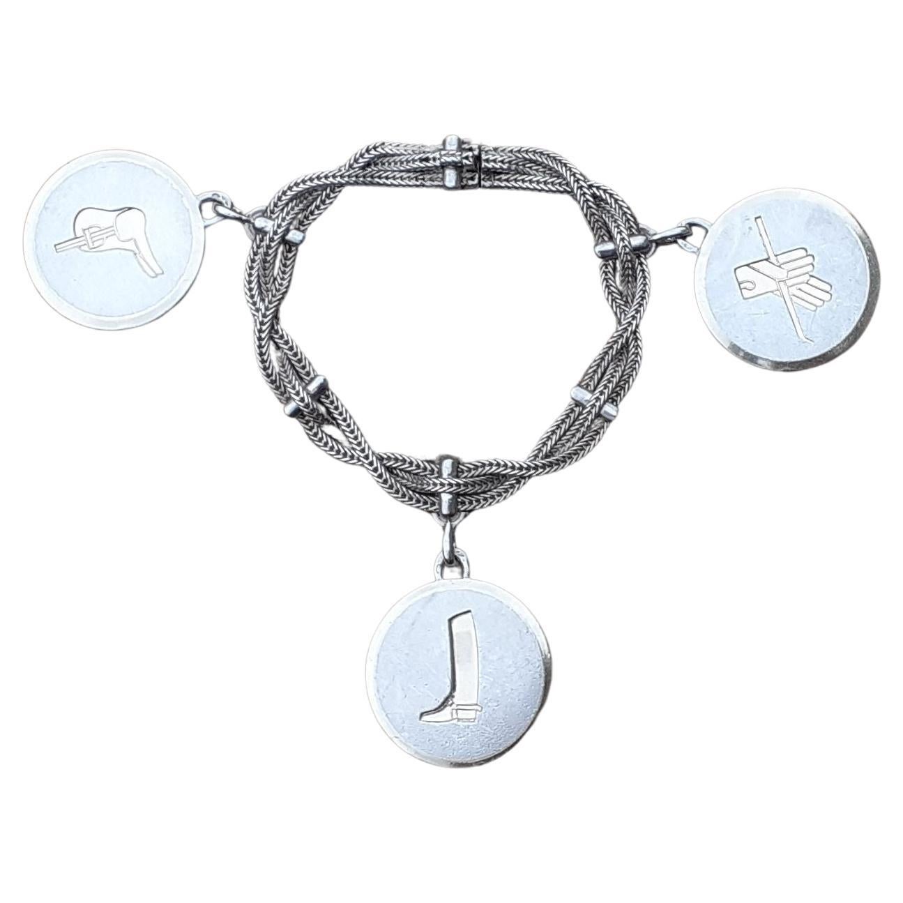 Außergewöhnliche Hermès Armband mit Pferdesport Thema Charms Pferd Texas in Silber im Angebot