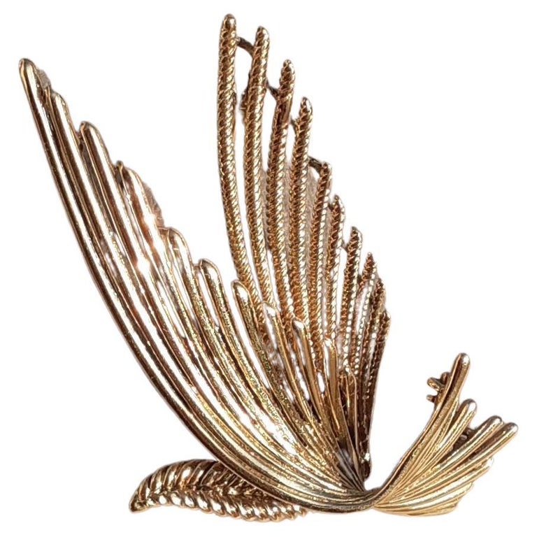 Exceptional Hermès Brooch Dove Shaped in Yellow Gold For Sale at 1stDibs