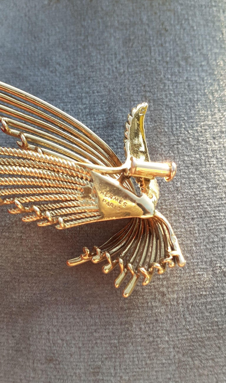 Exceptional Hermès Brooch Dove Shaped in Yellow Gold For Sale at 1stDibs