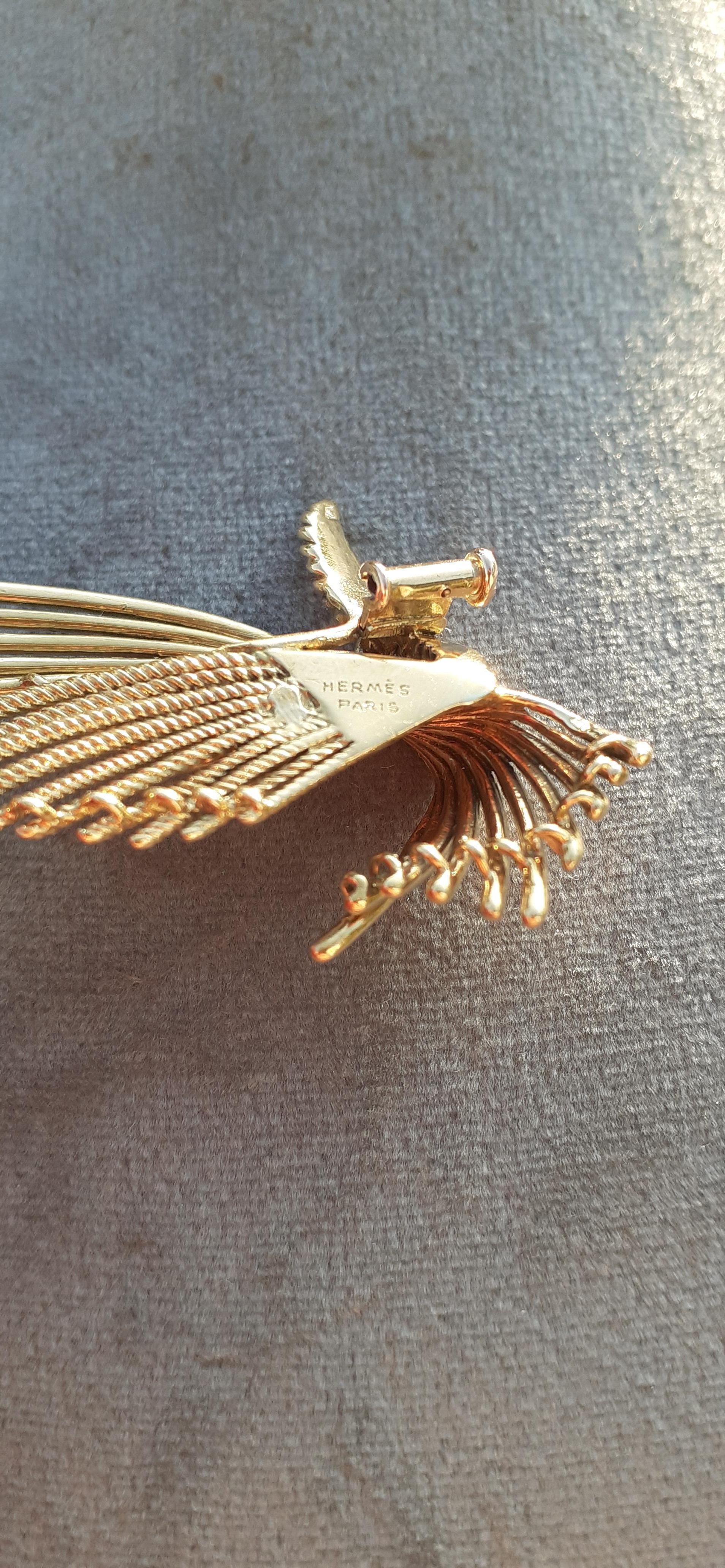 Außergewöhnliche Hermès Brosche in Form einer Taube aus Gelbgold  im Angebot 2