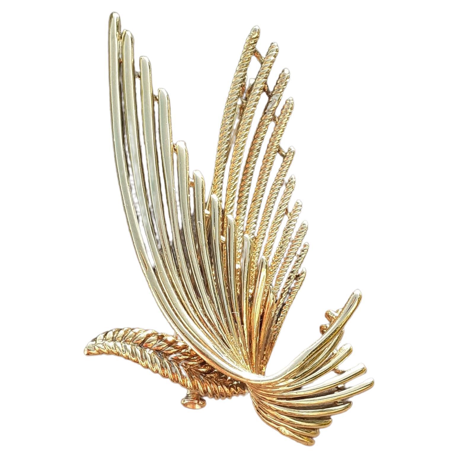 Außergewöhnliche Hermès Brosche in Form einer Taube aus Gelbgold  im Angebot