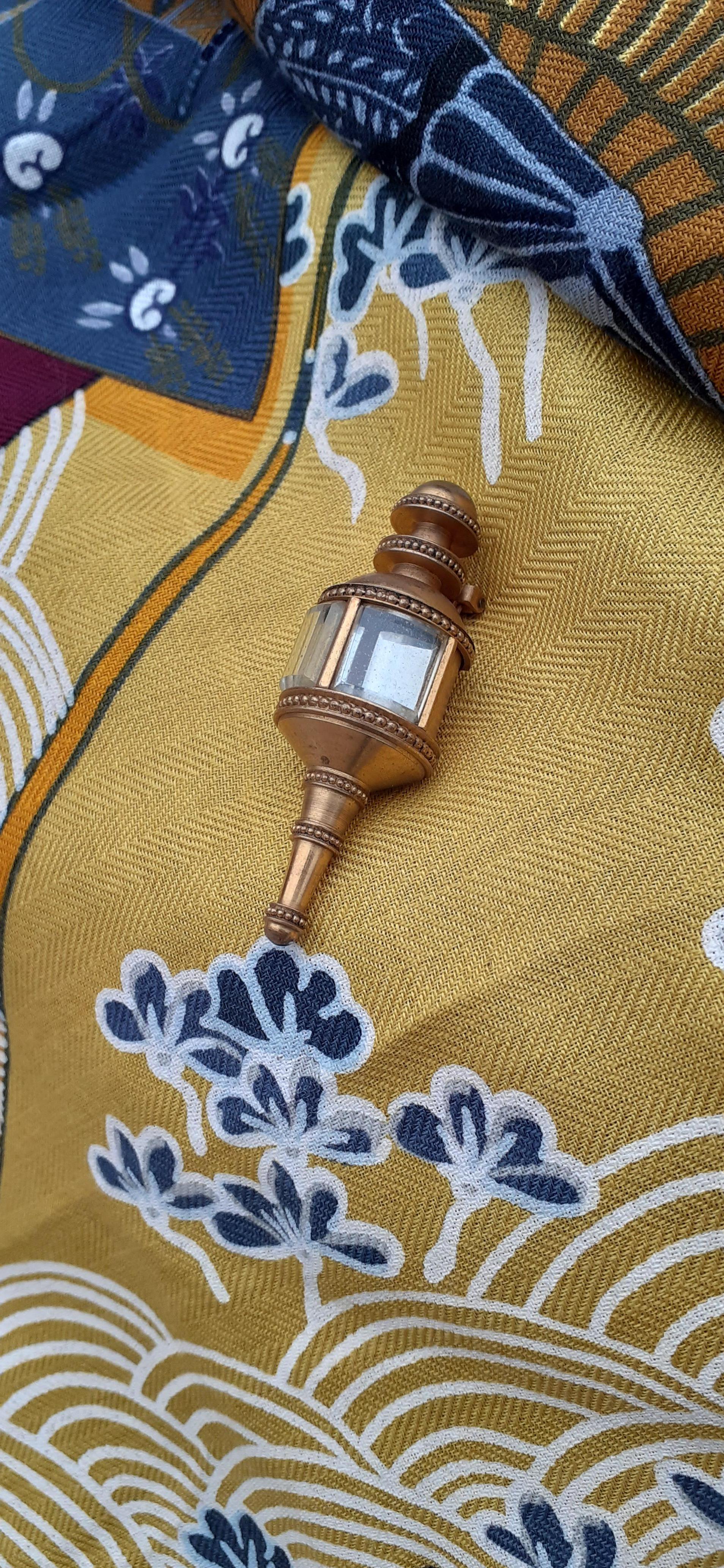 Exceptional Hermès Brooch Lapel Pin Carriage Lantern Golden Metal Rare 7