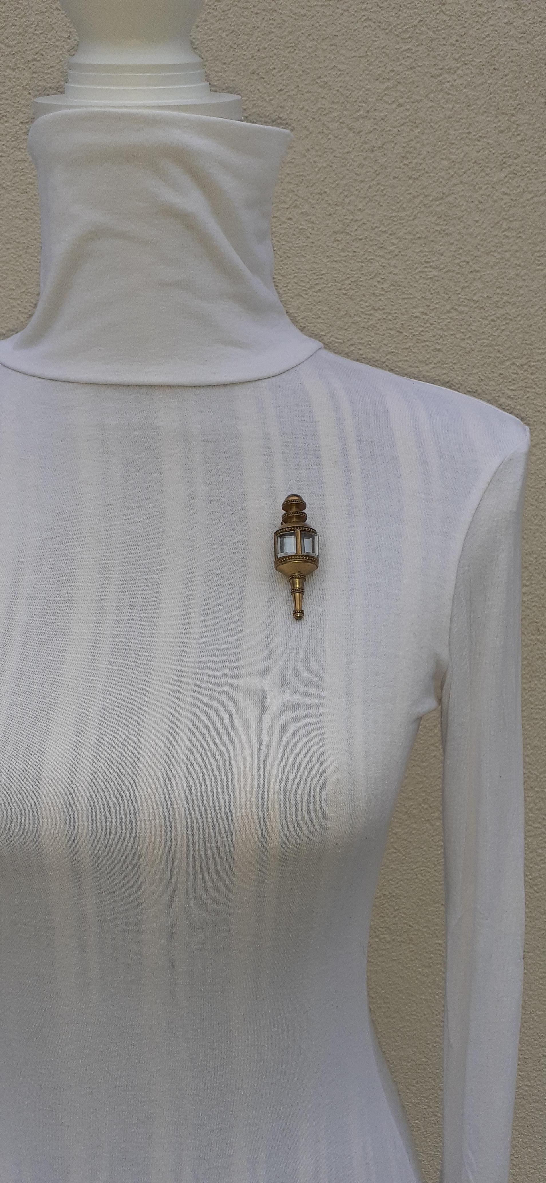Exceptional Hermès Brooch Lapel Pin Carriage Lantern Golden Metal Rare 9