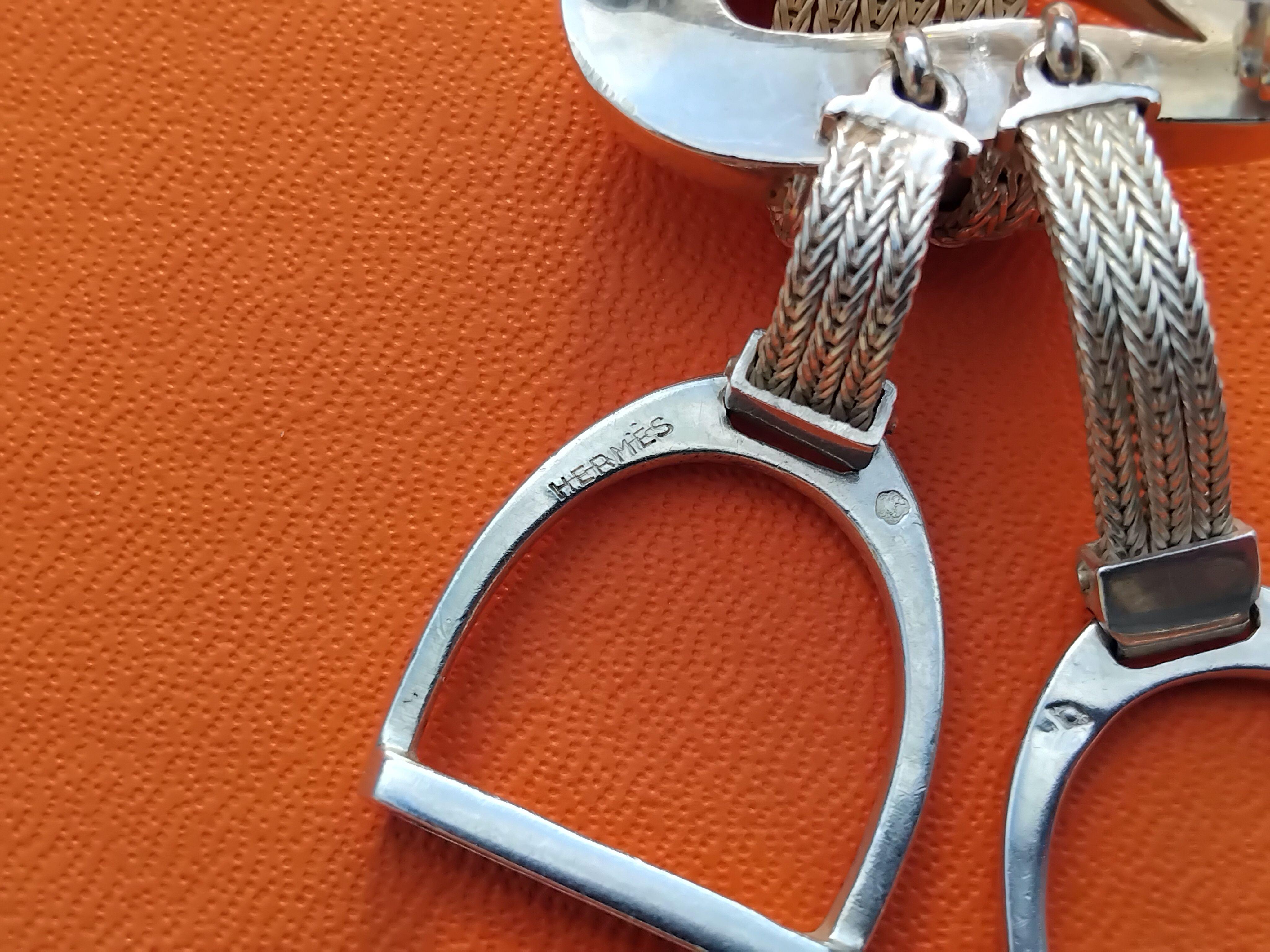 Außergewöhnliche Hermès Brosche mit Steigbügel Charms in Silber Rare Horse Rodeo Texas im Angebot 3