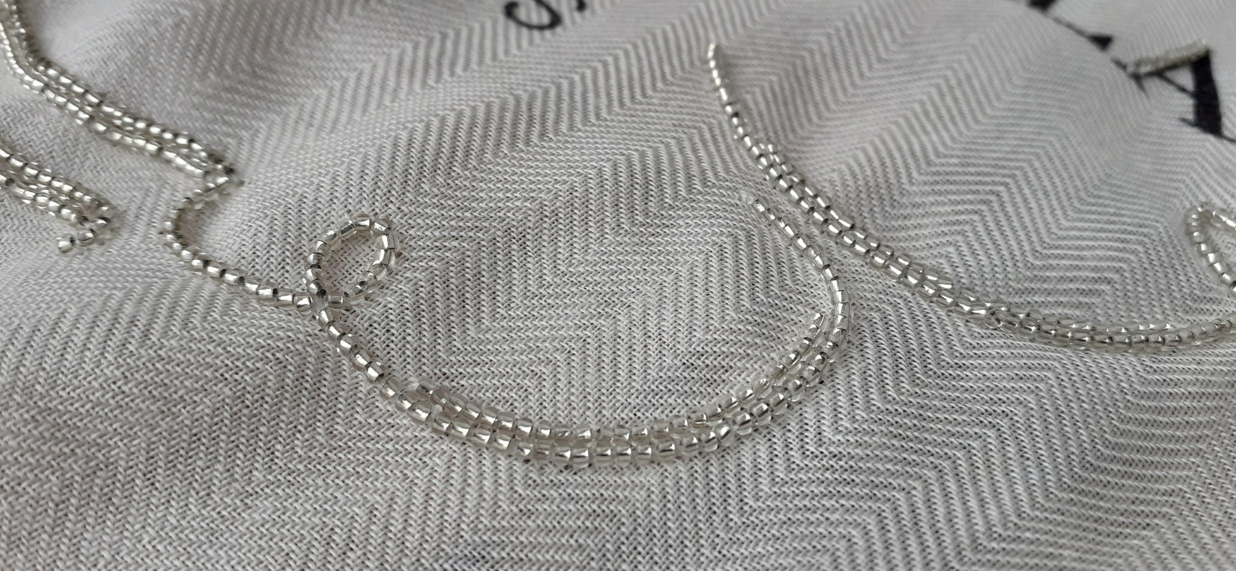 Exceptionnel Châle Hermès en cachemire et soie Brides De Gala perlé à la main 140 cm en vente 11