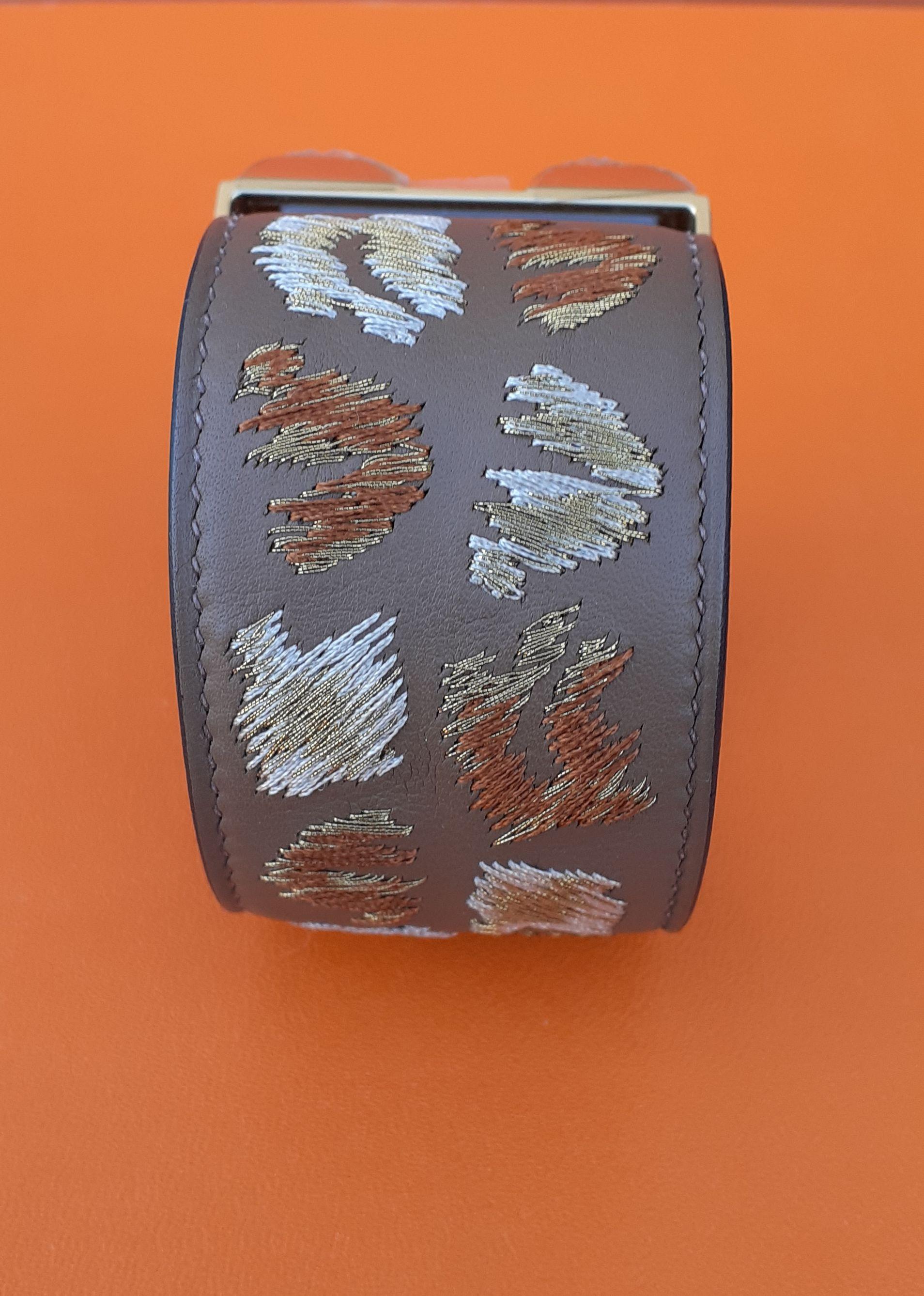 Exceptional Hermès CDC Bracelet Leopard Embroidered Alezan Ghw T2  For Sale 7