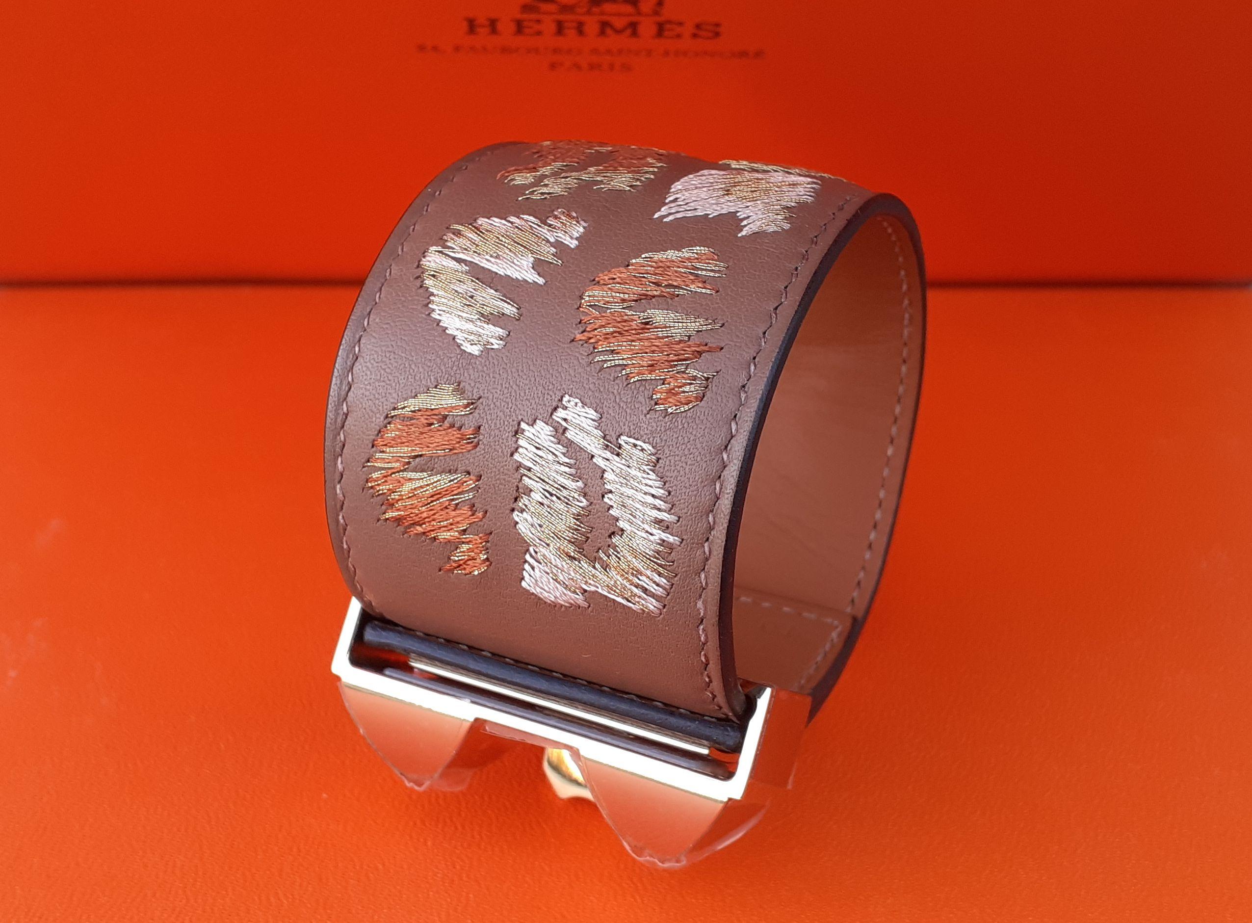 Exceptional Hermès CDC Bracelet Leopard Embroidered Alezan Ghw T2  For Sale 3
