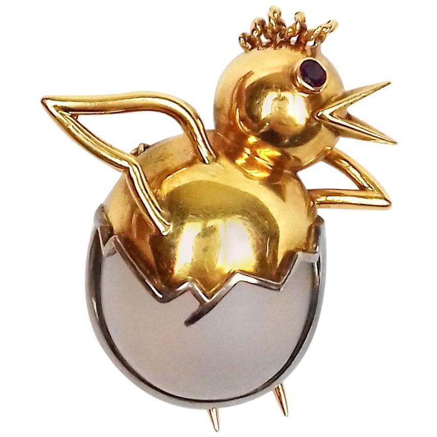 Exceptional Hermès Chick in Eggshell 2 tones Gold Brooch Easter Theme Rare For Sale