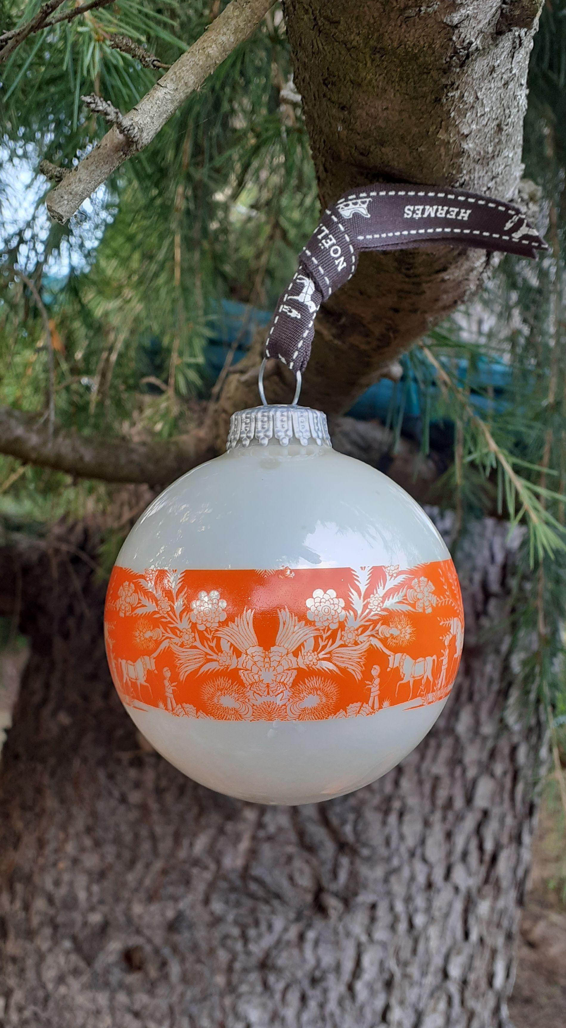 Exceptional Hermès Christmas Ball Ornament Decoupages Pattern 4