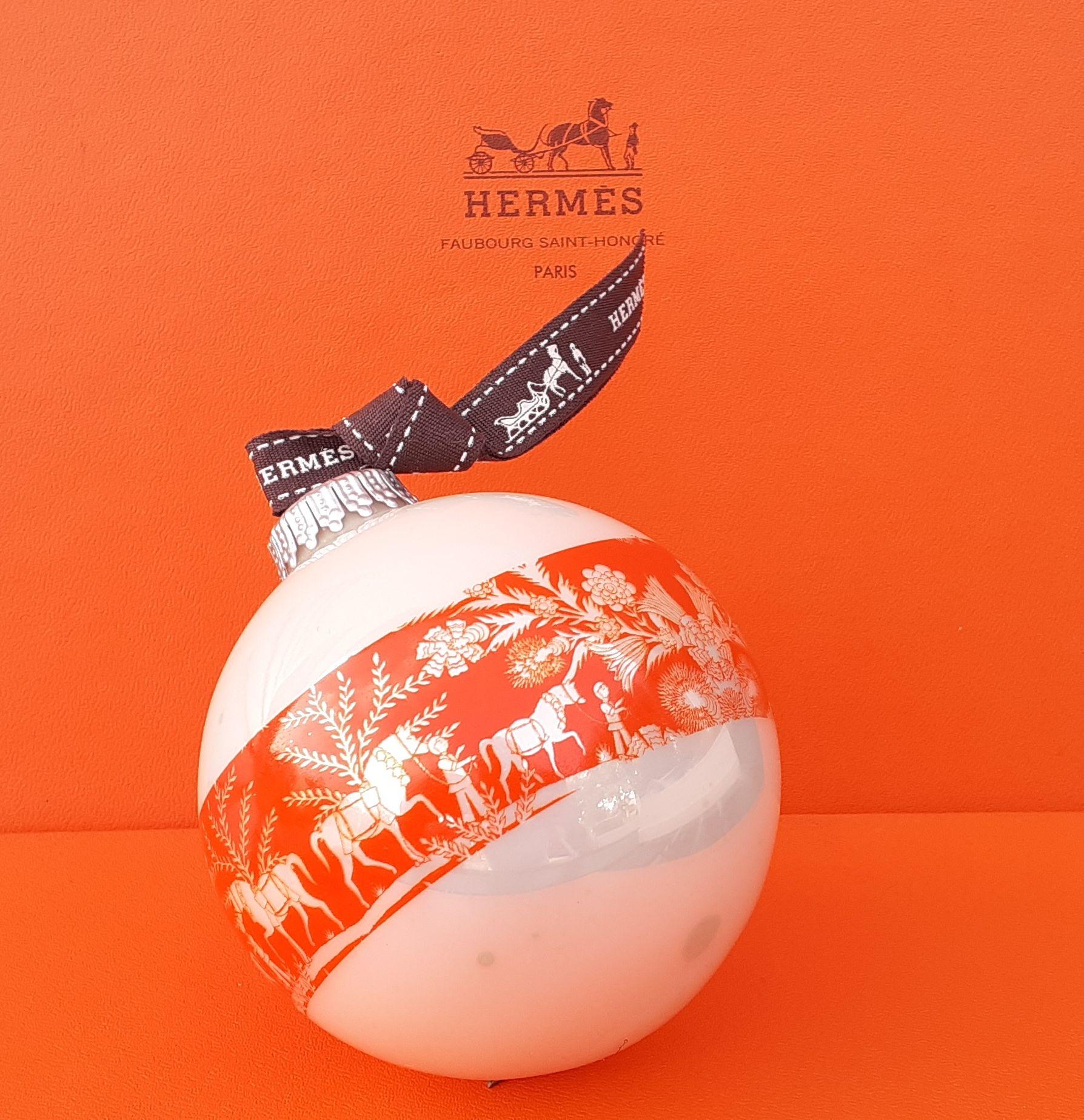 Exceptional Hermès Christmas Ball Ornament Decoupages Pattern at