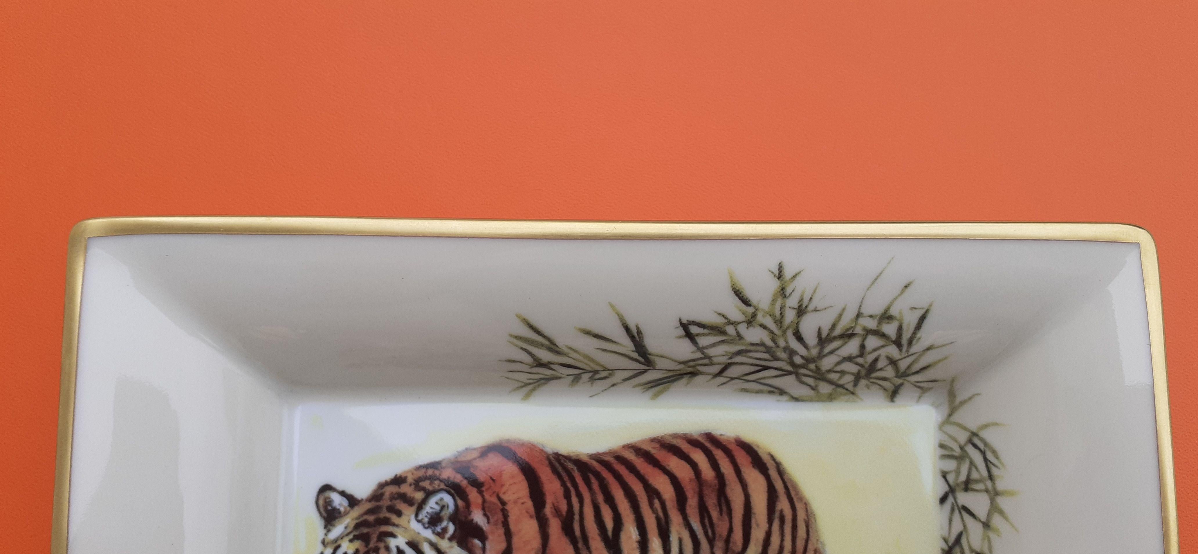 Gray Exceptional Hermès  Cigar Ashtray Change Tray Tiger in Porcelain Rare