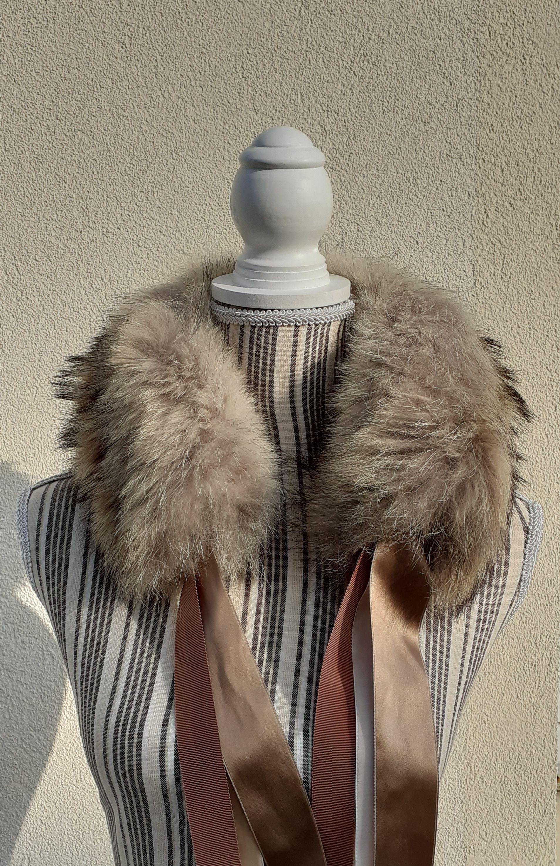 Women's Exceptional Hermès Coyote Fur Collar Scarf Rare