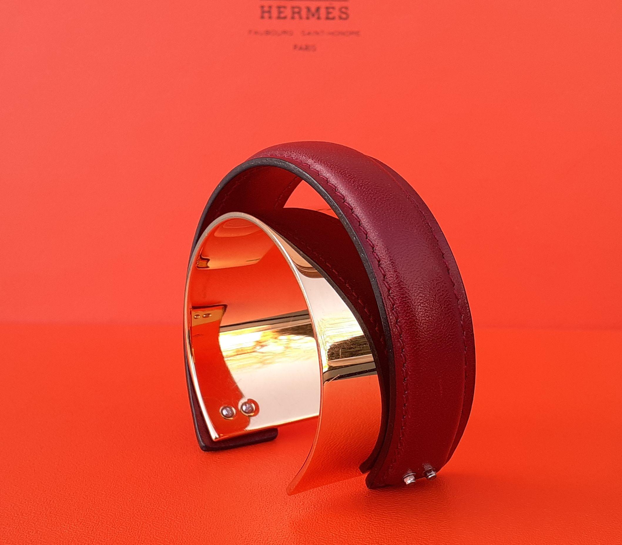 Exceptionnel Bracelet manchette Hermès Hdw doré et Rouge H Boîte cuir Taille L en vente 9